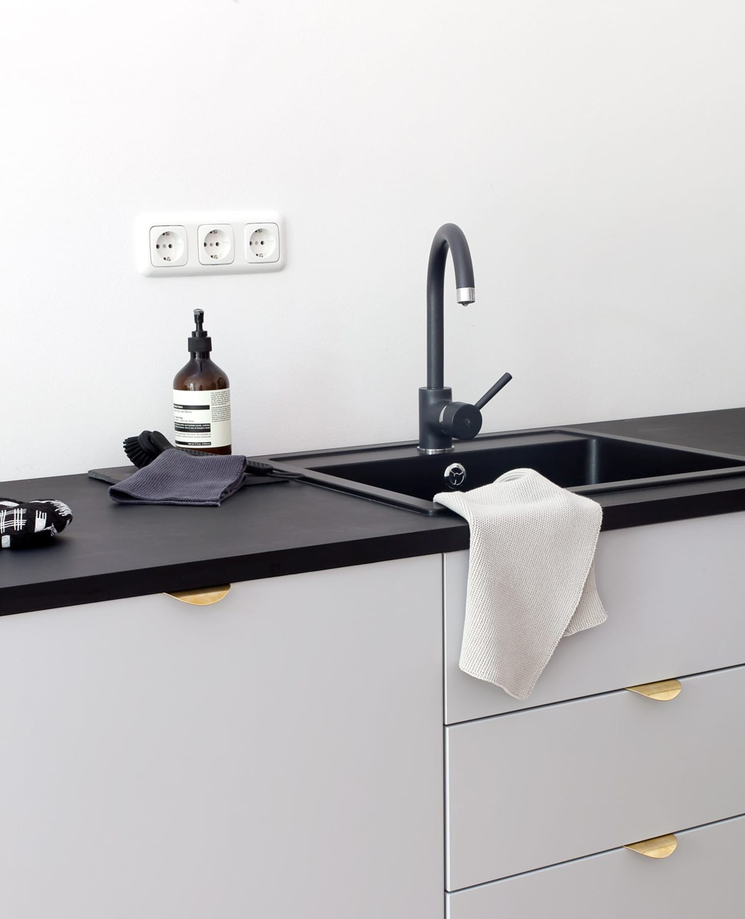 Best Kitchen Sinks Buyers Guide Pros Cons Apartment Therapy