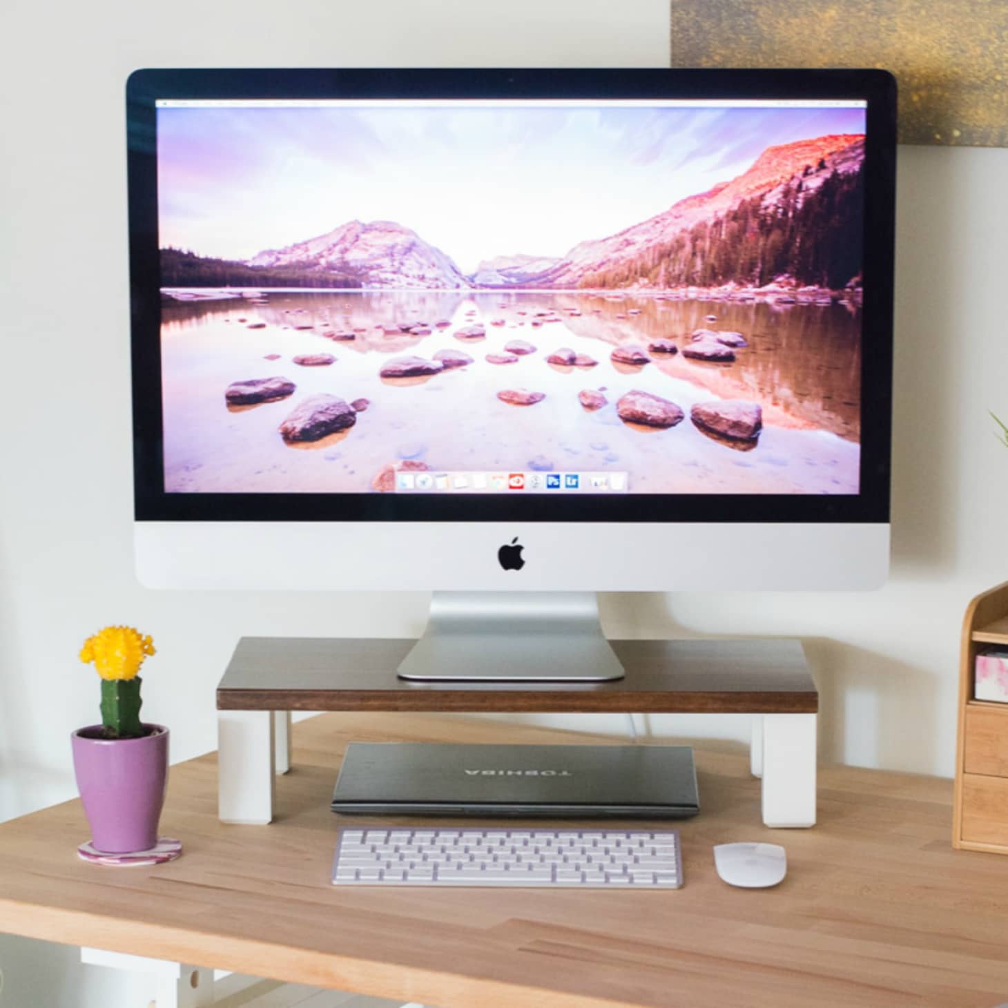 5 Ways to Organize a Desk Without Drawers | Apartment Therapy