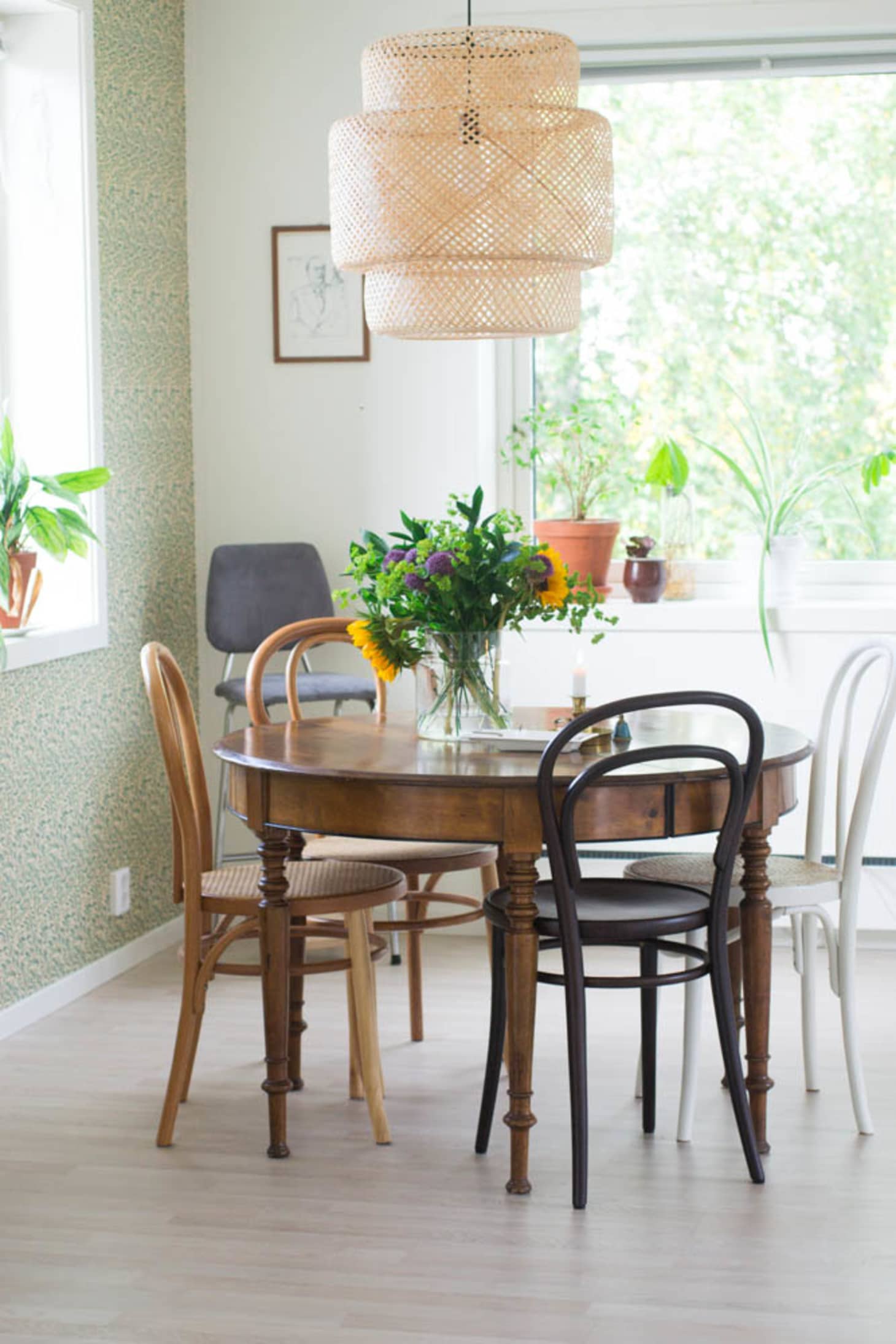 Let S Settle This Do Rugs Belong In The Dining Room Apartment Rugs Belong In The Dining Room