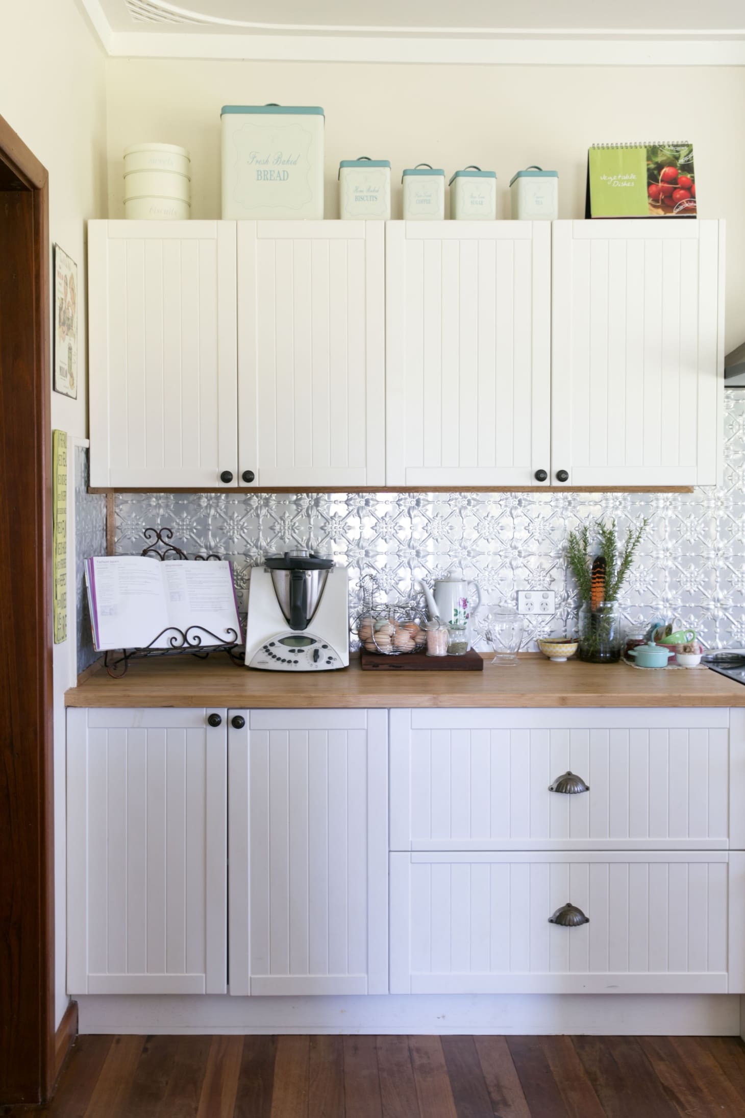 Gorgeous Tin Ceiling Tiles Will Never Go Out Of Style