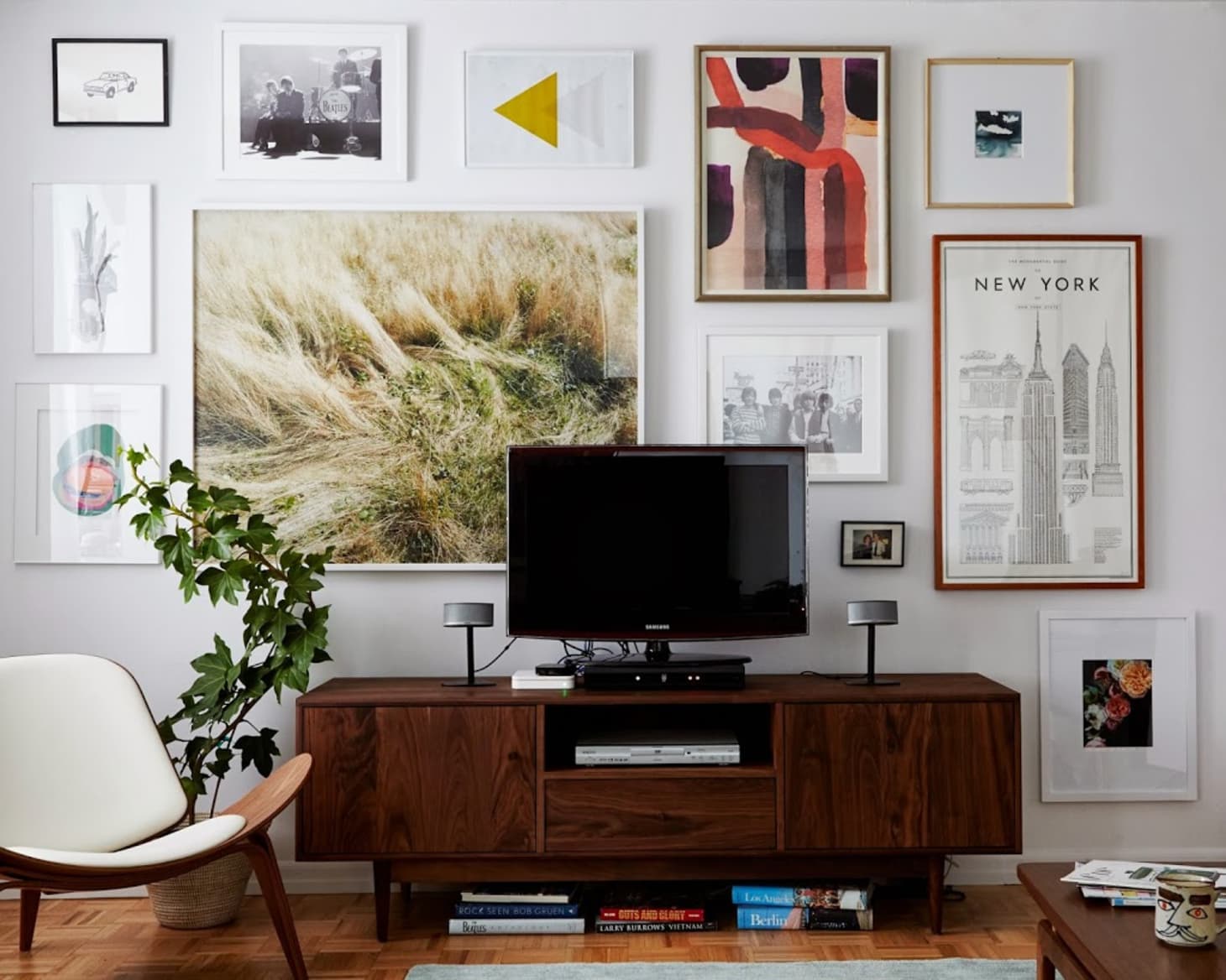 The Best Ways To Stylishly Work A Tv Into A Small Apartment