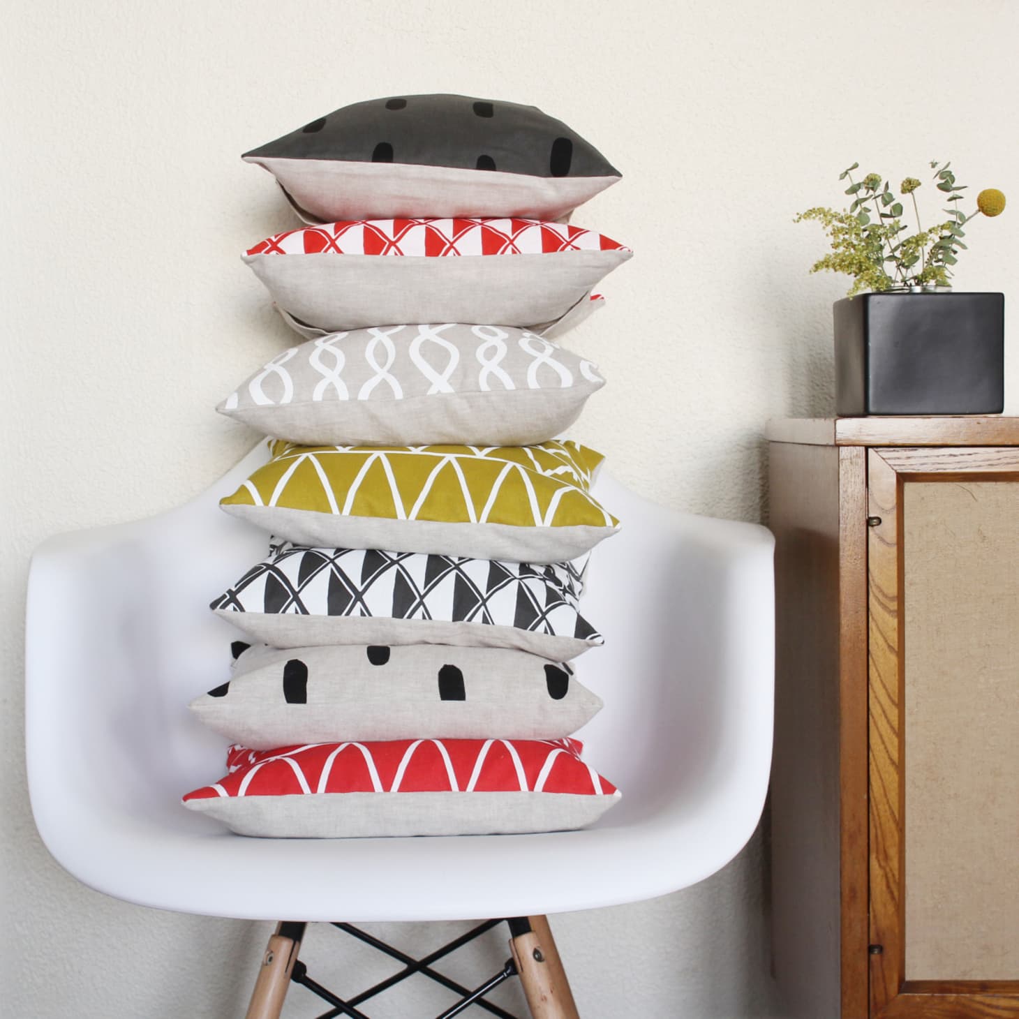 What To Do With All Those Throw Pillows When It S Time For Bed