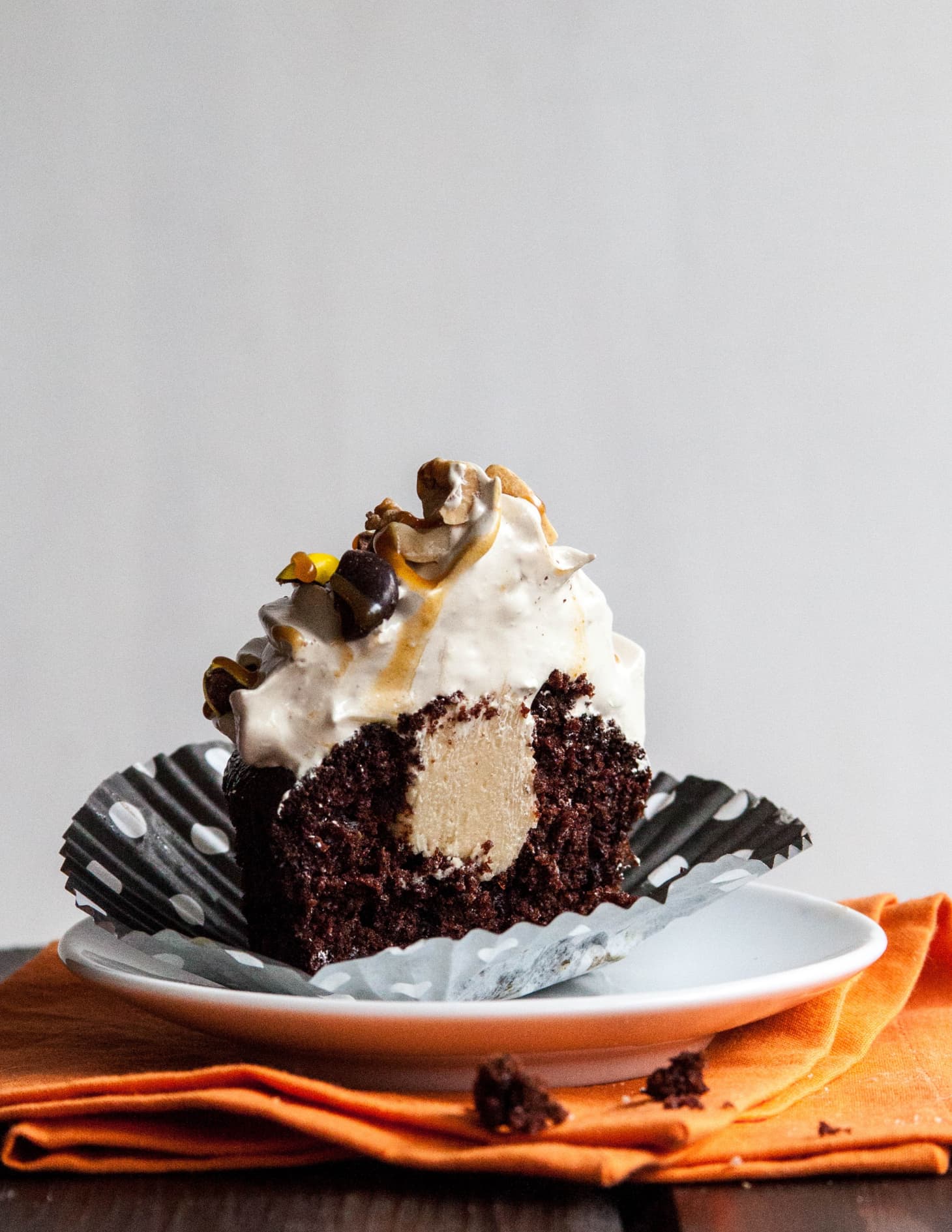 Recipe CandyTopped Chocolate Cupcakes Kitchn