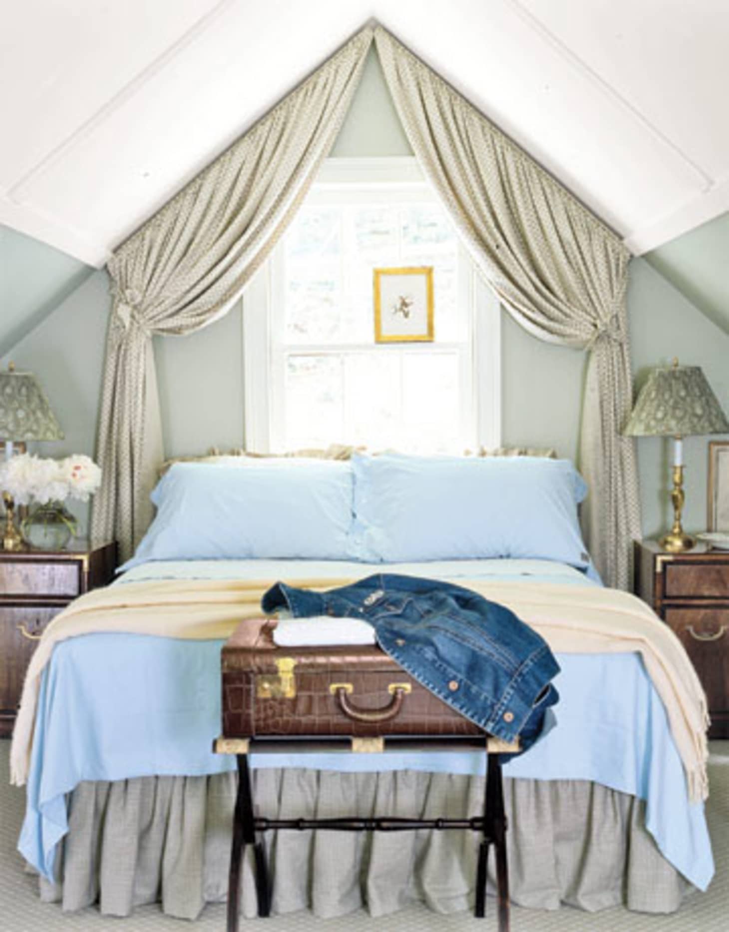 DIY Ideas for Getting the Look of a Canopy Bed Without ...