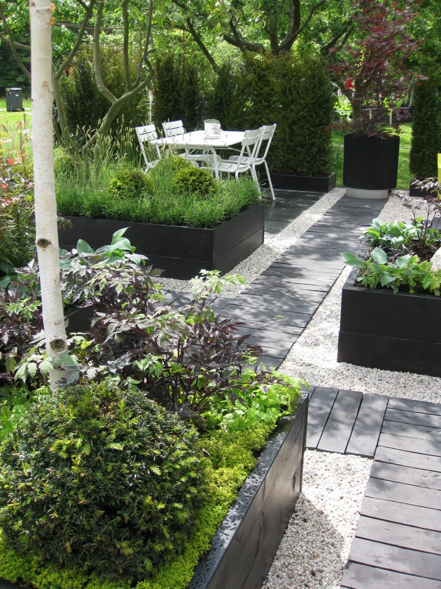 7 Different Ways to Design a Simple Garden Walkway | Apartment Therapy on Therapeutic Garden Design
 id=20096