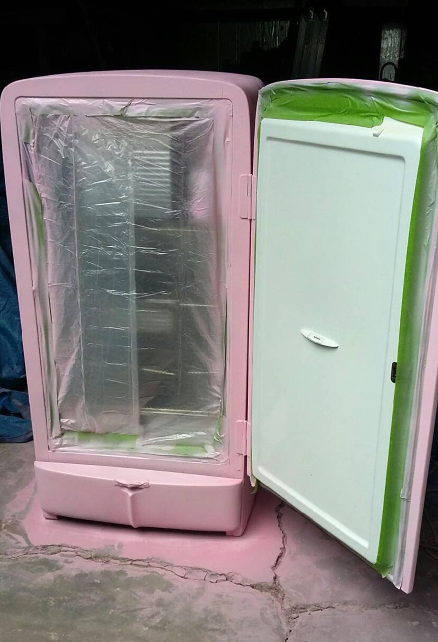 How To Paint A Refrigerator Tips Photo Tutorial Apartment Therapy Https Storage.googleapis.com Gen Atmedia 2 2016 07 6f3ffcb0ba2a56fc02279068887e16c8b3b2c8b1