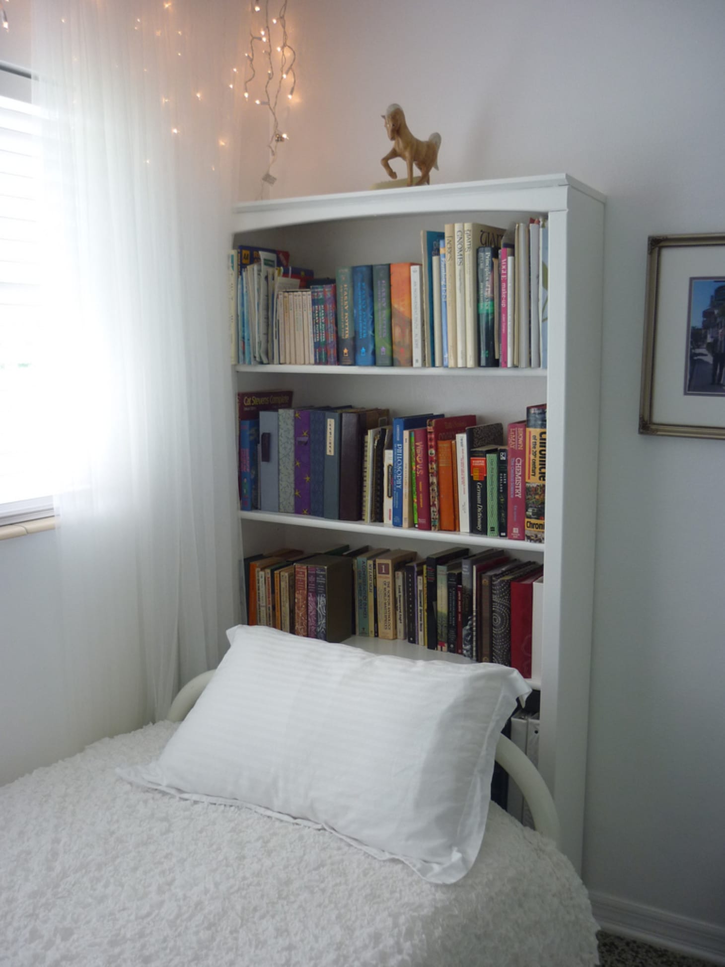 A Dozen Tips For A Super-Organized Dorm Room | Apartment Therapy