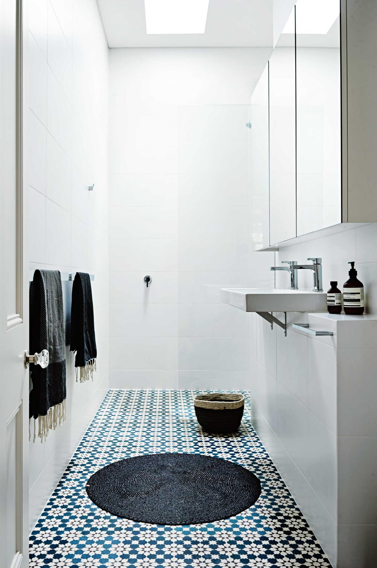 Stylish Remodeling Ideas for Small Bathrooms | Apartment ... Stylish Remodeling Ideas for Small Bathrooms | Apartment ... on Small Apartment Bathroom
id=73382