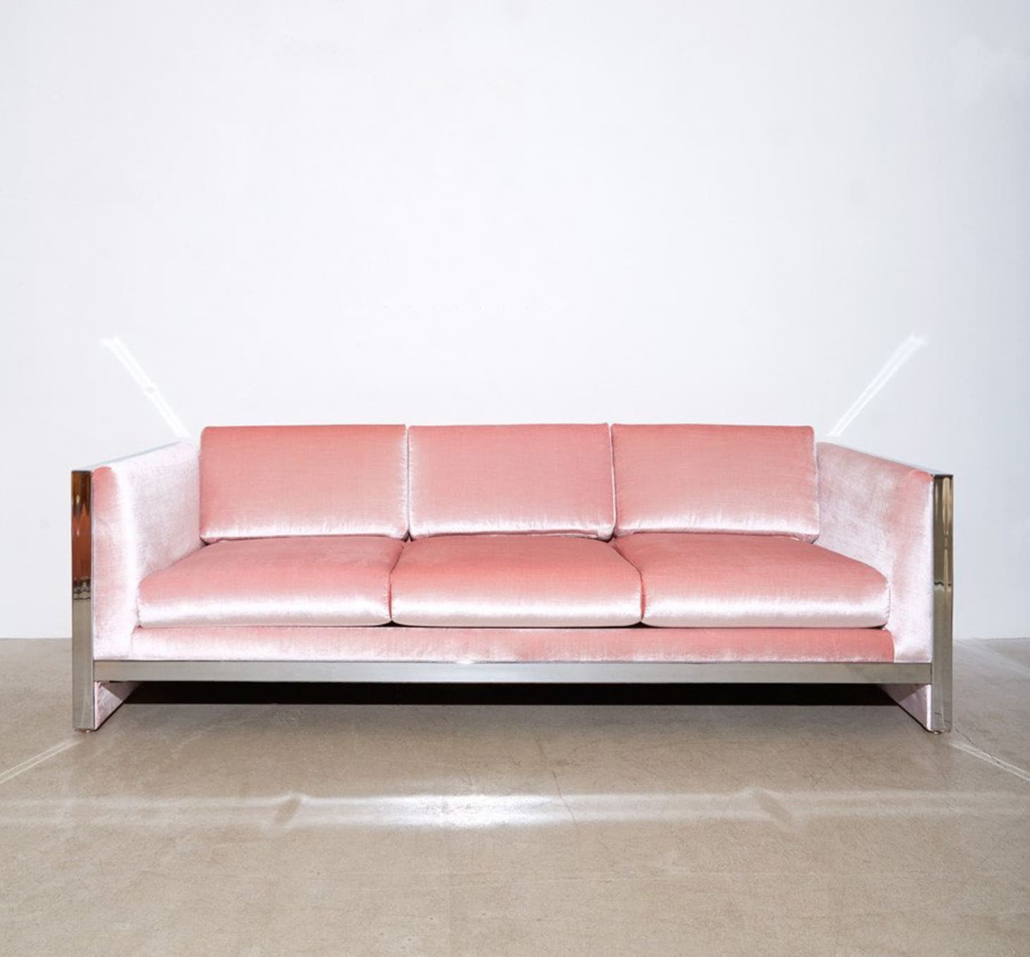 When Two Trends Collide: 9 Beautiful Pink Velvet Sofas ...