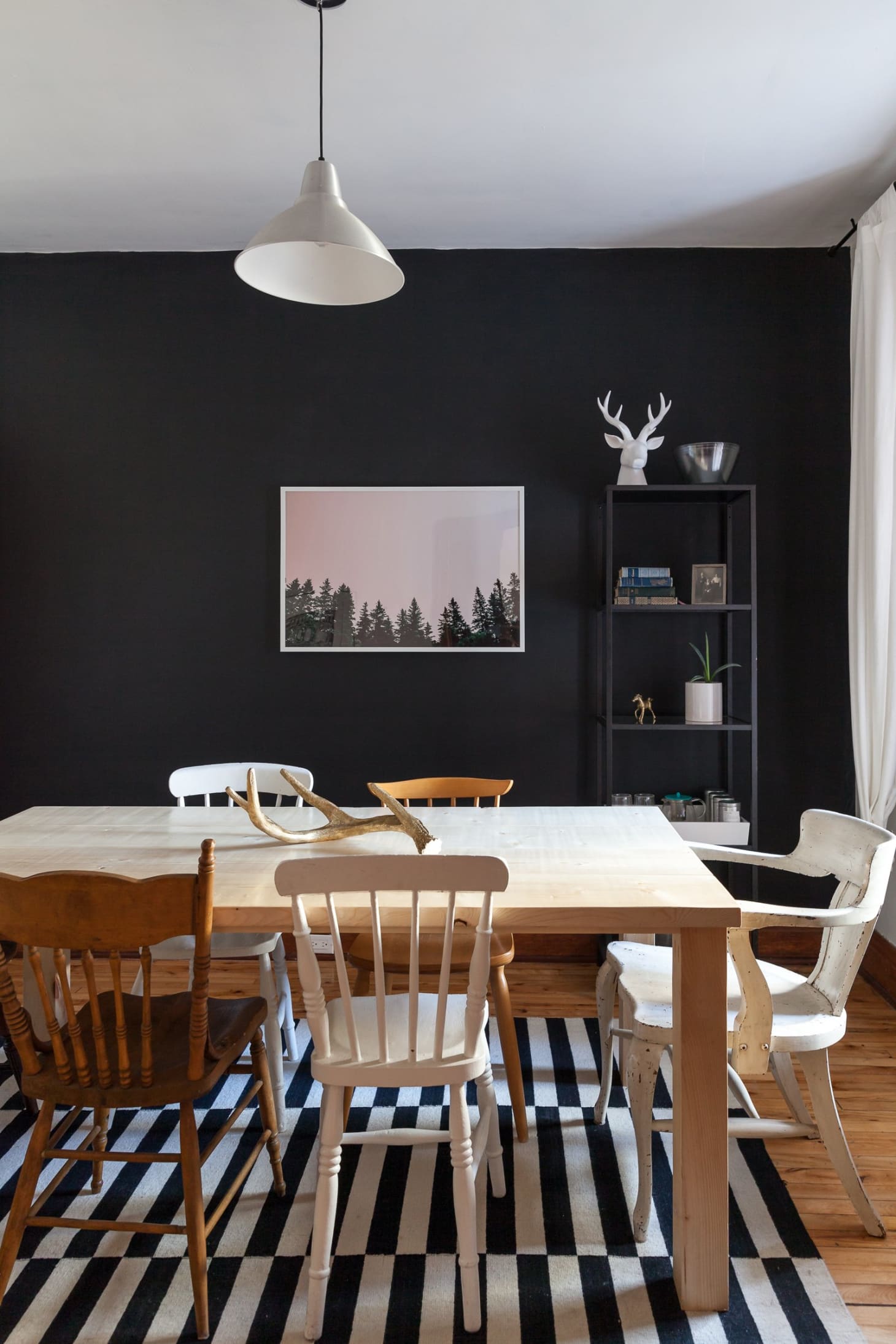 Small Apartment, Dark Walls: A Guide to Creating a Stylish and Cozy Space