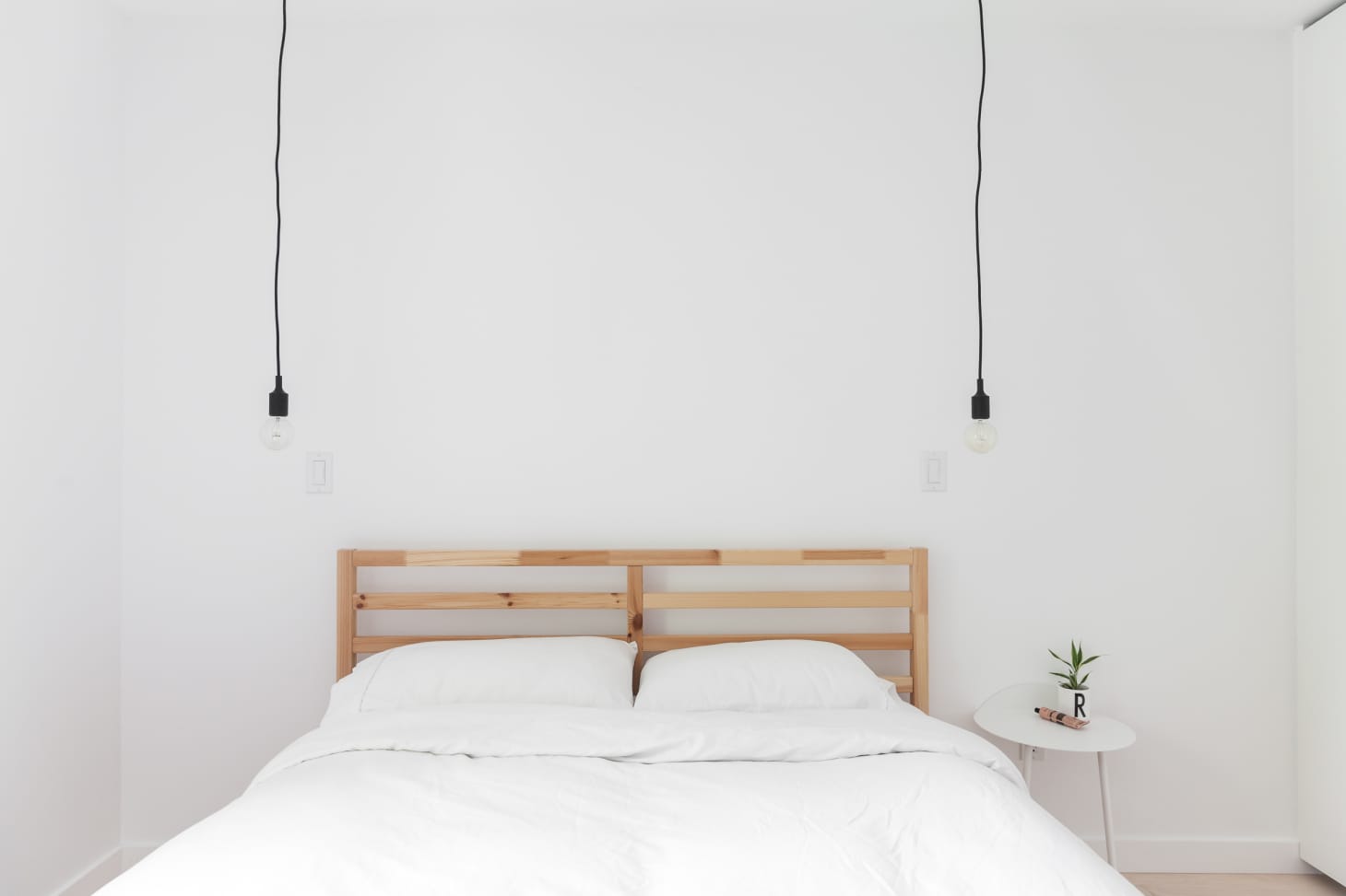 Minimalist Bedroom Ideas (That Aren't Boring) | Apartment ...