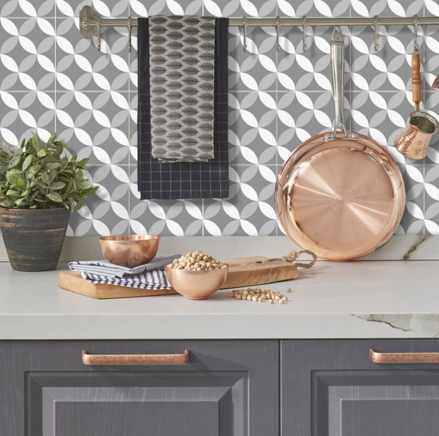 How to Decorate With Stickon Kitchen Backsplashes Apartment Therapy