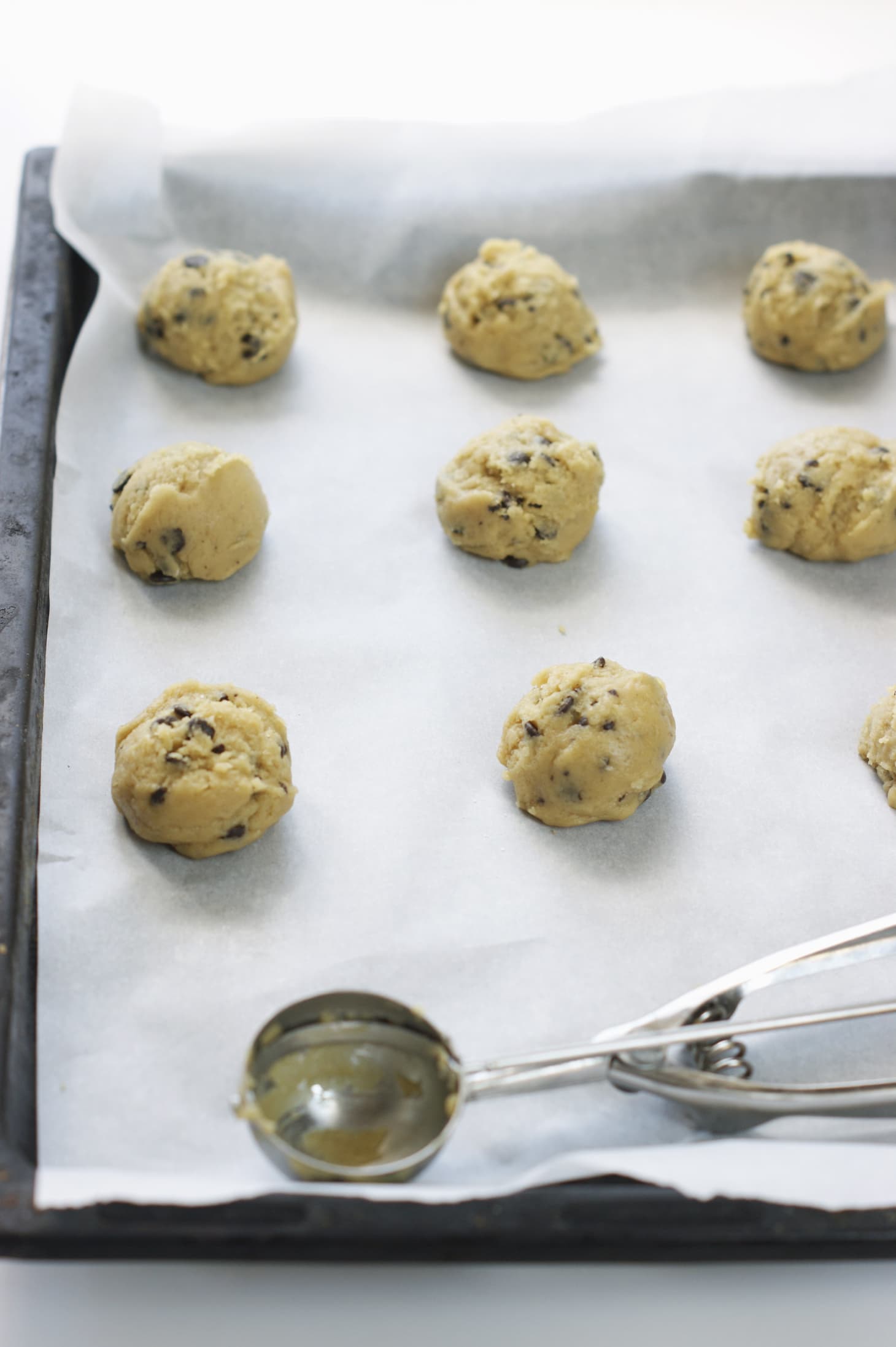 How To Make Perfectly Round Chocolate Chip Cookies