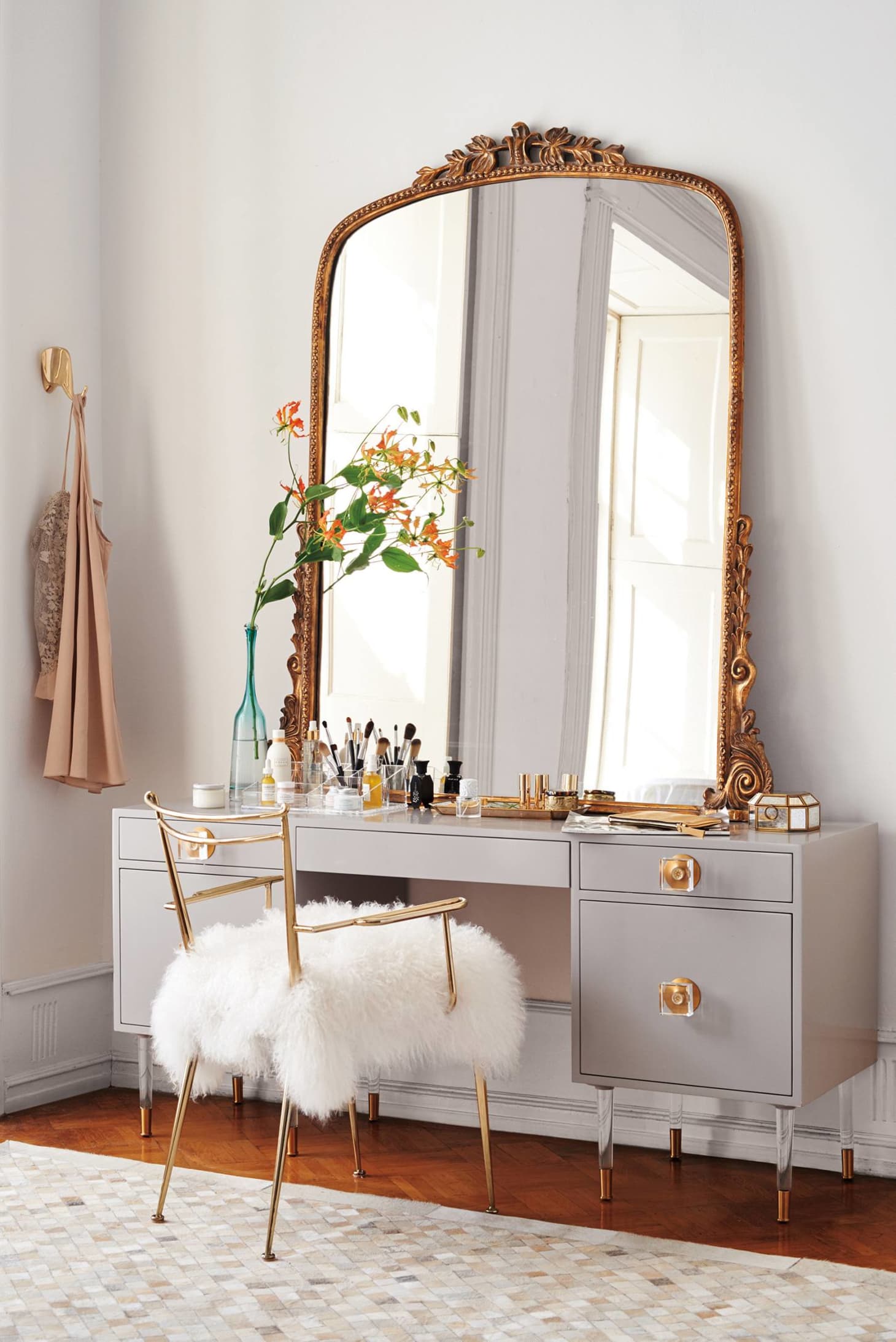 10 Modern Makeup Vanity Tables for the Beauty Room  Apartment Therapy