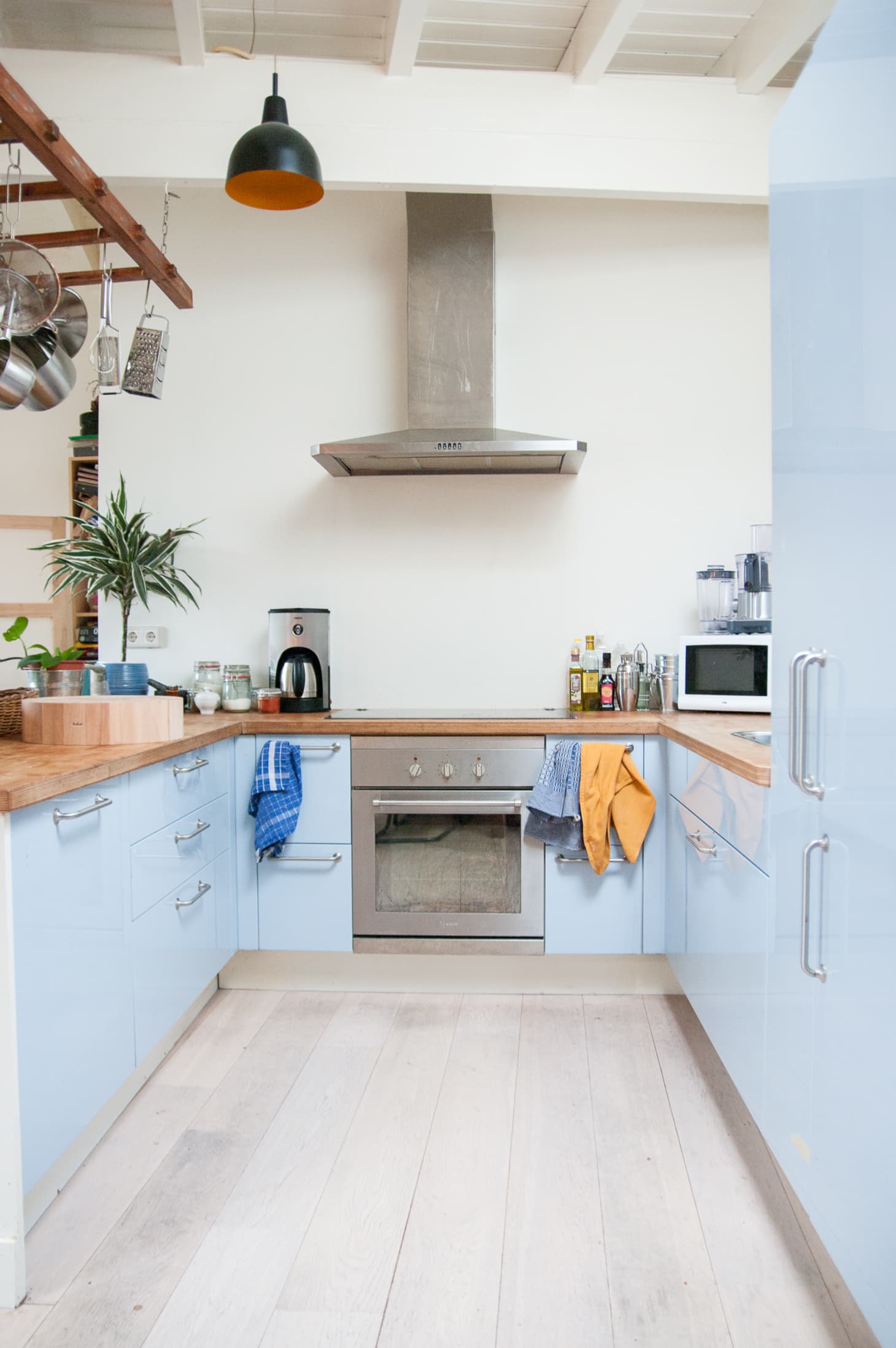 Unique Kitchen Cabinet Alternatives for Small Space
