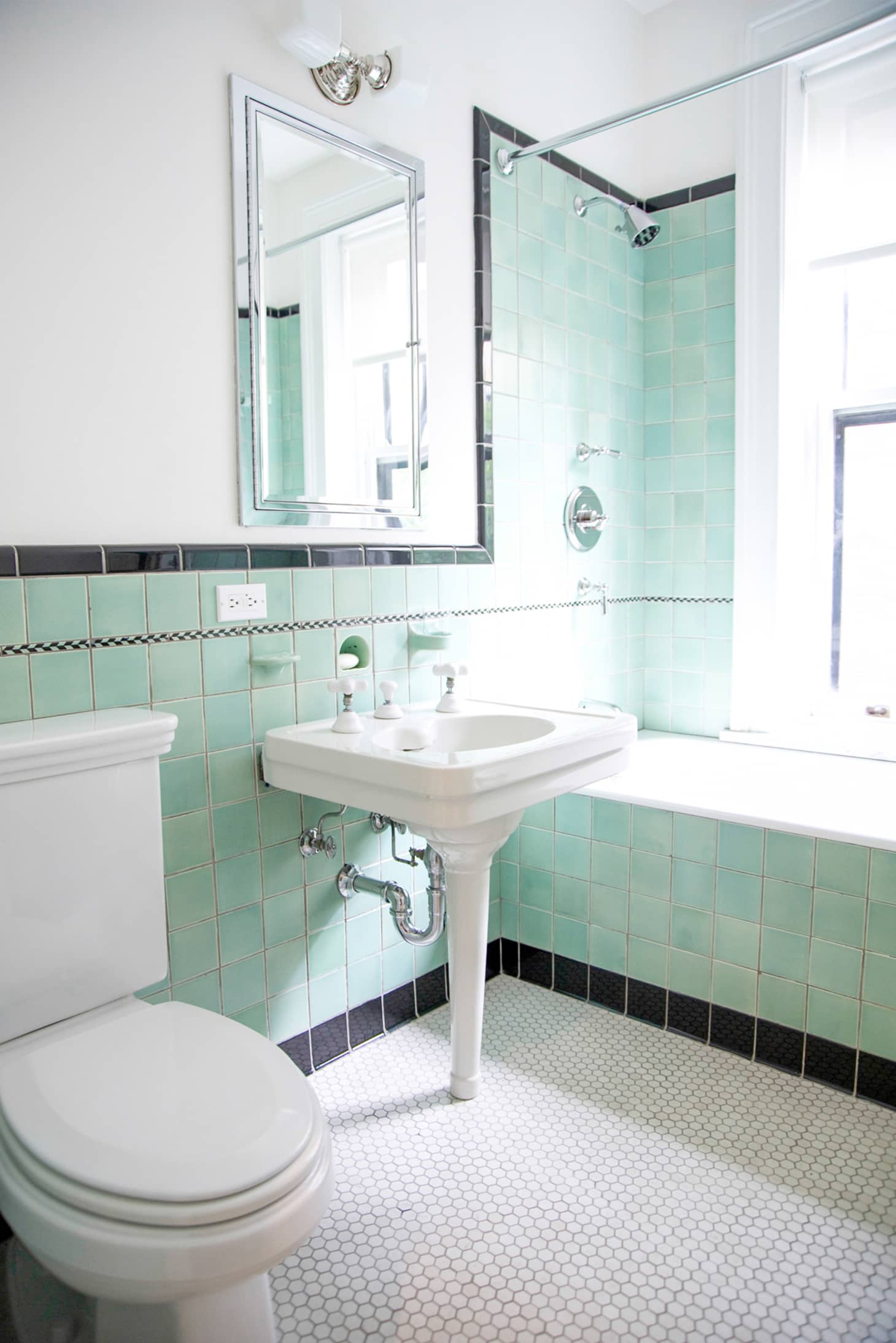 Brand New Colorful Bathrooms That Look Vintage or Retro - Ca68b83e1747b64Df43fc0505bacba0ca19c4f81