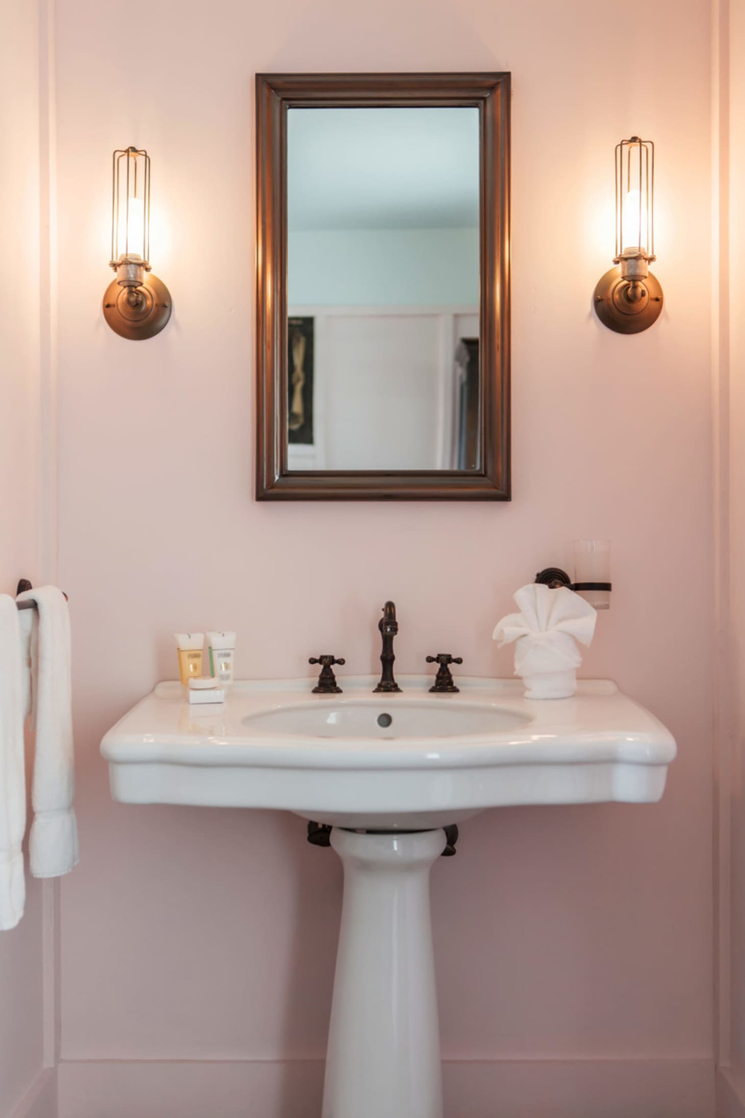 9 Modern (& Sophisticated) Pink Bathrooms | Apartment Therapy