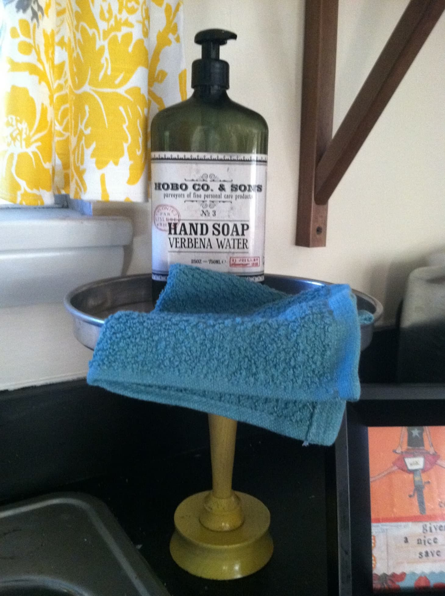 No Counter Space? Solutions for a Clean and ClutterFree Kitchen Sink