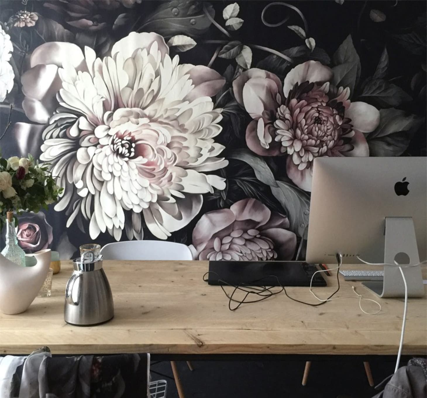 Not For Shrinking Violets: Where to Buy Big, Beautiful, Dramatic Floral Wallpapers | Apartment