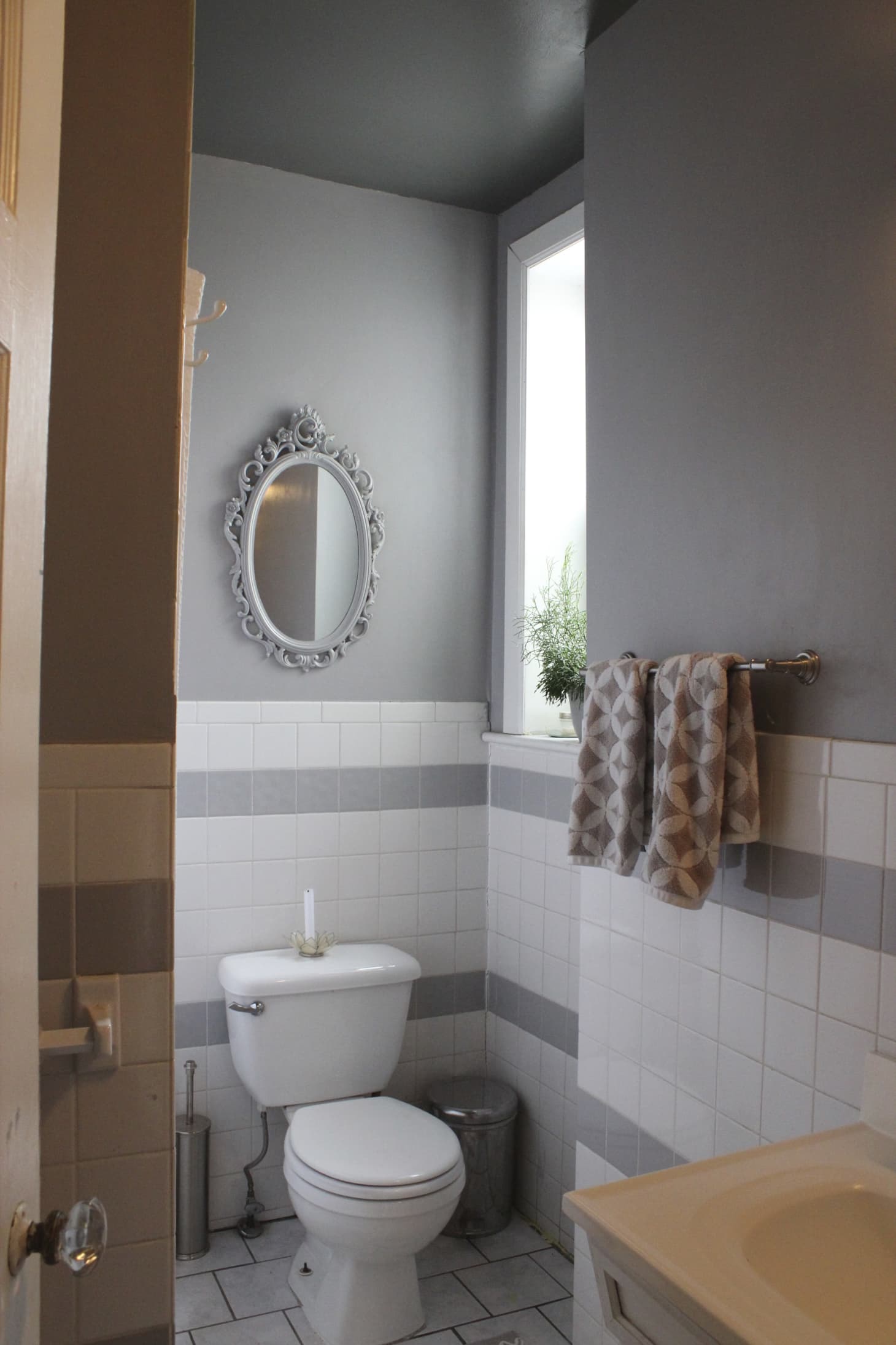 20 Reversible Ideas to Overhaul Your Rental Bathroom NOW Apartment