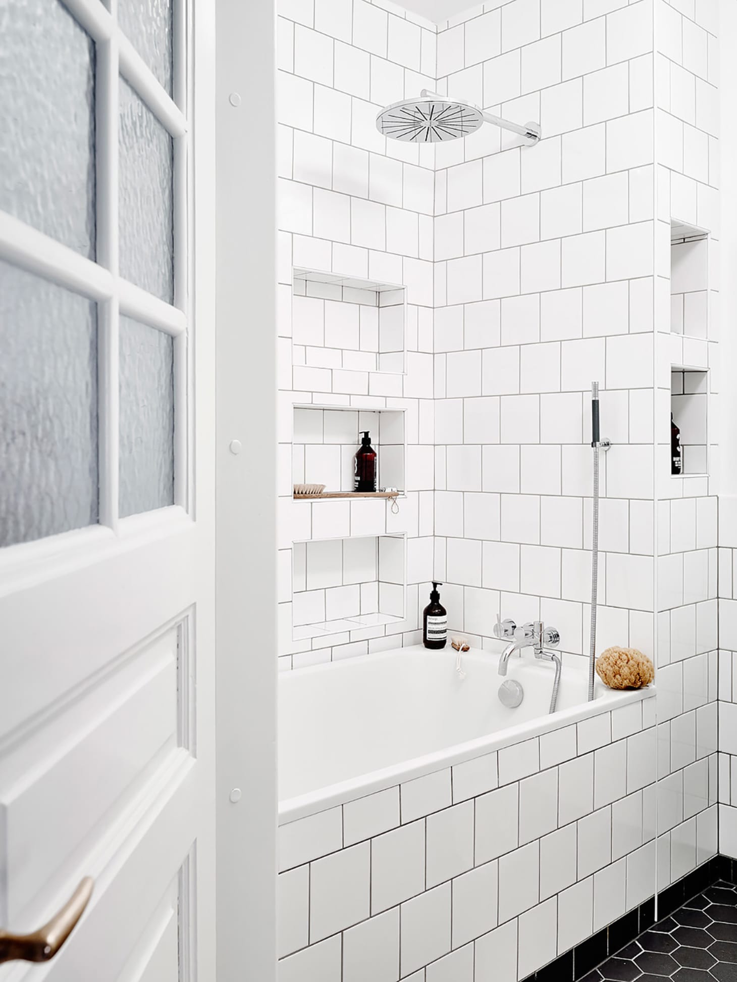 White Square Tiles A Great Alternative To Subway Tile Apartment Image Credit Entrance