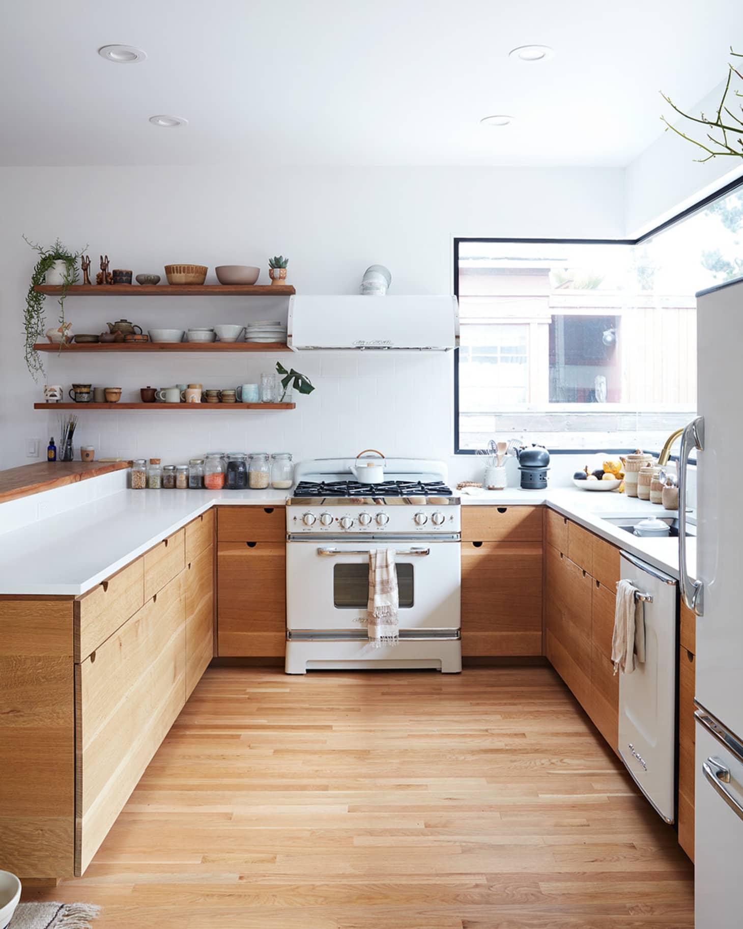 Kitchens Without Upper Cabinets: Should You Go Without? | Apartment Therapy