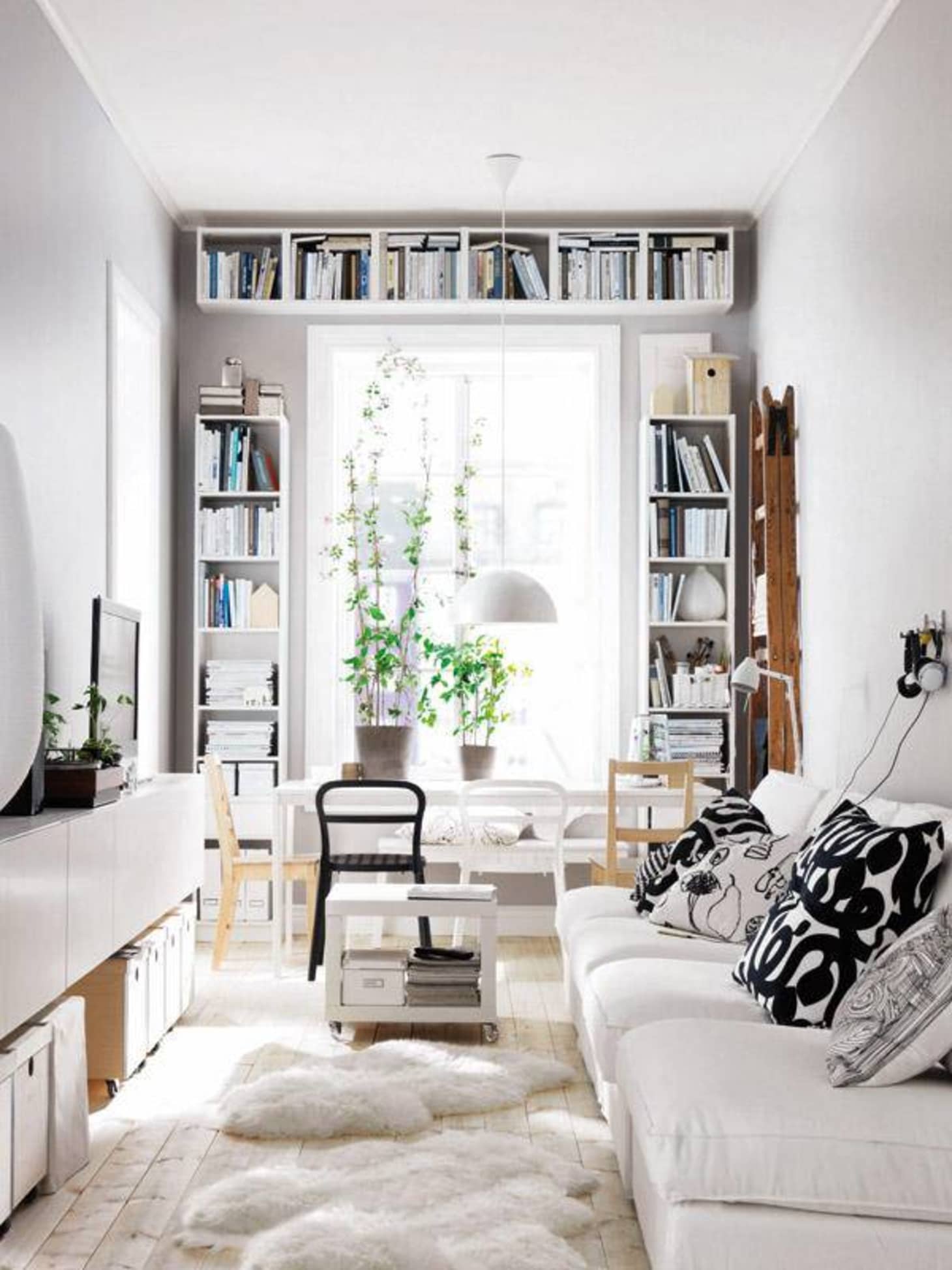 How To Decorate A Very Small Living Room - absenceofuntruth