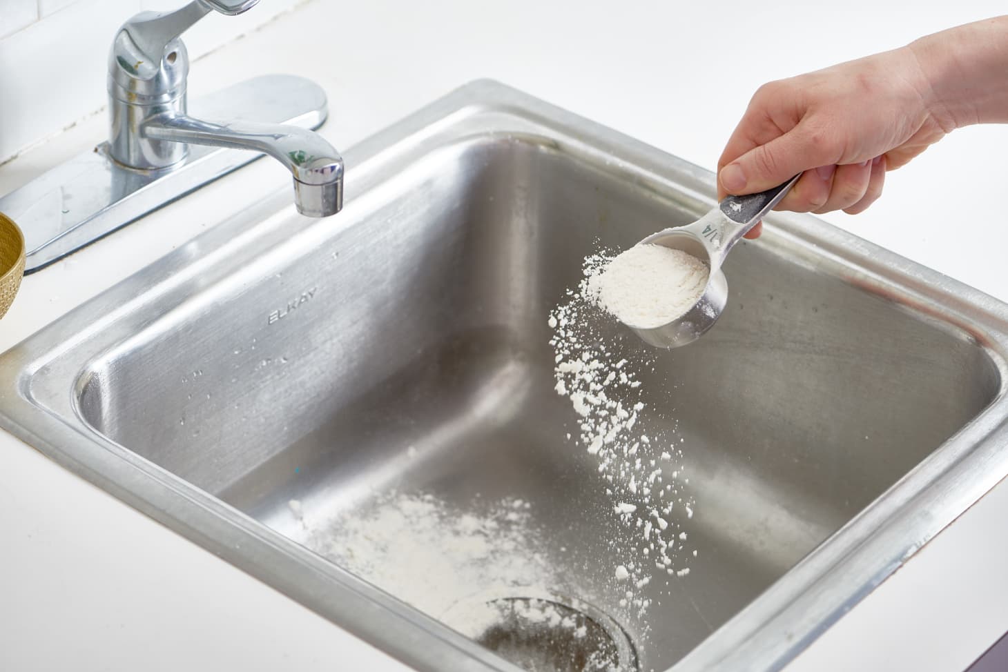 cleaning stainless steel kitchen sink