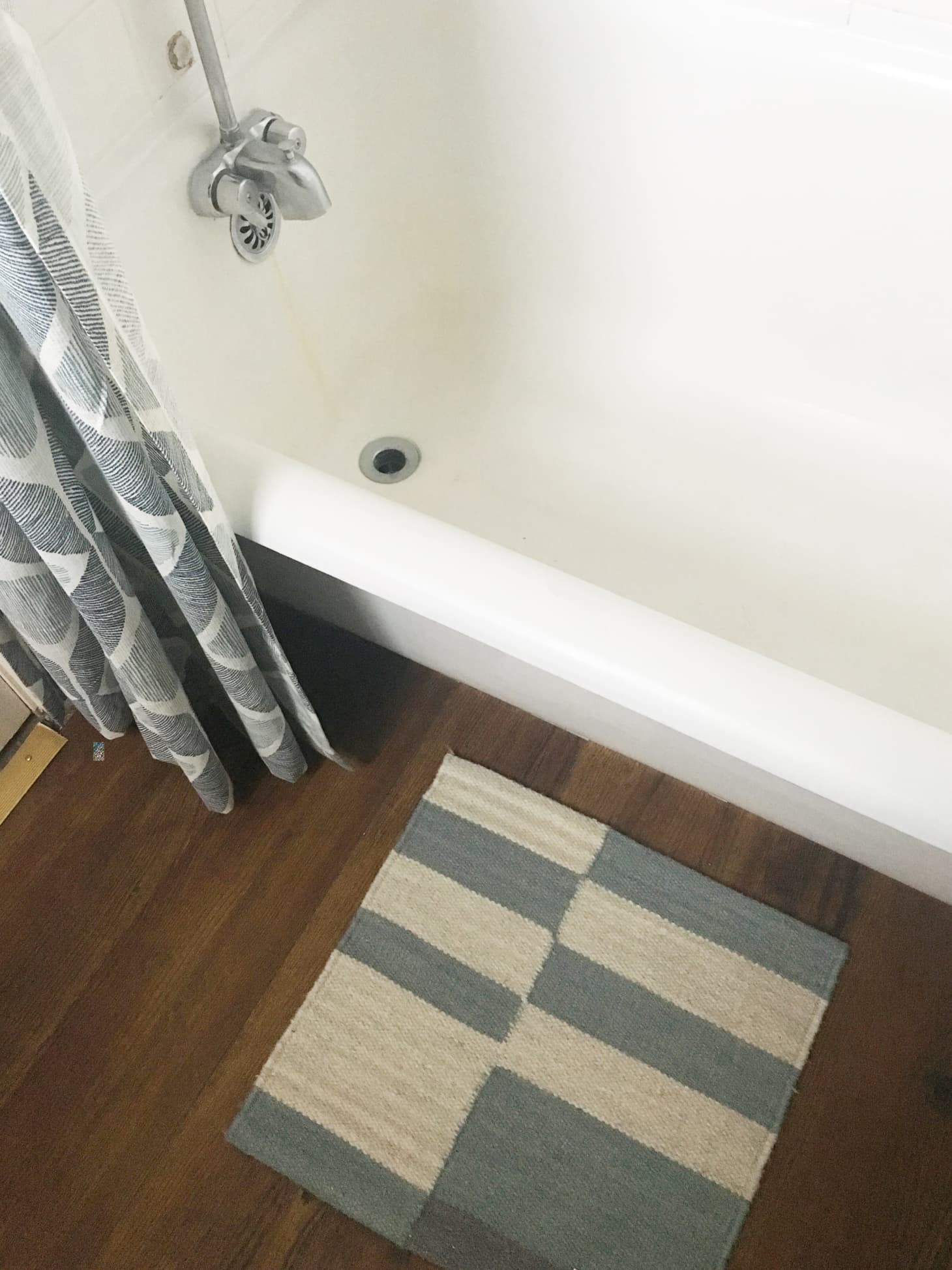 Luxury Vinyl Tile Plank Flooring For Rental Bathrooms Apartment Therapy