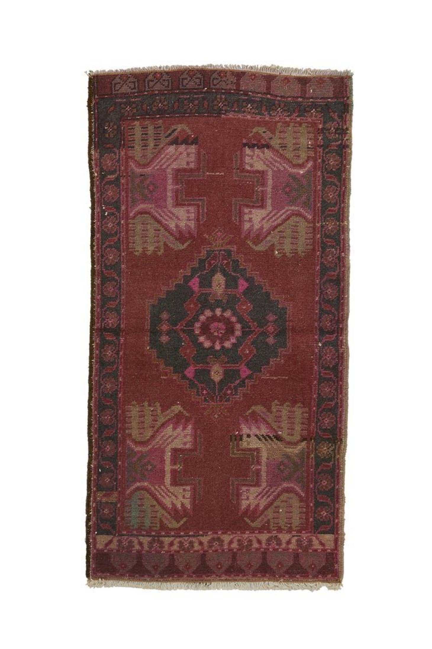 13 Awesome Places To Rugs Apartment Therapy 771 Petite Rug 208 For 1 9 X3 6 Image Credit Canary Lane