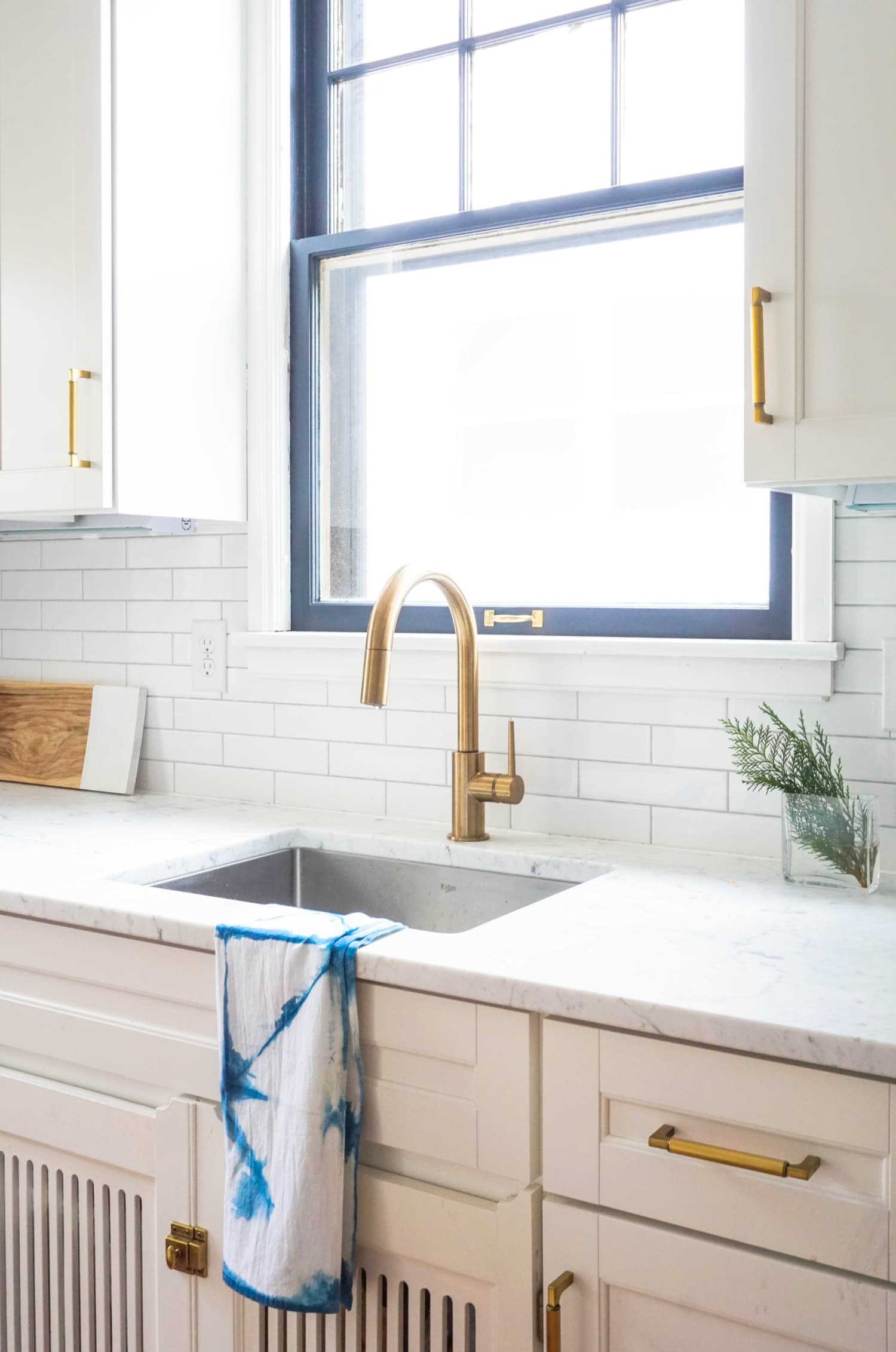 Style Boosts: Ideas for Upgrading a Simple Kitchen Sink Window