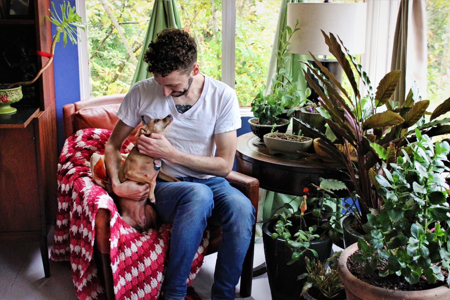 Boys With Plants Will Seriously Spruce Up Your Instagram Feed Boys With Plants Will Seriously Spruce Up Your Instagram Feed