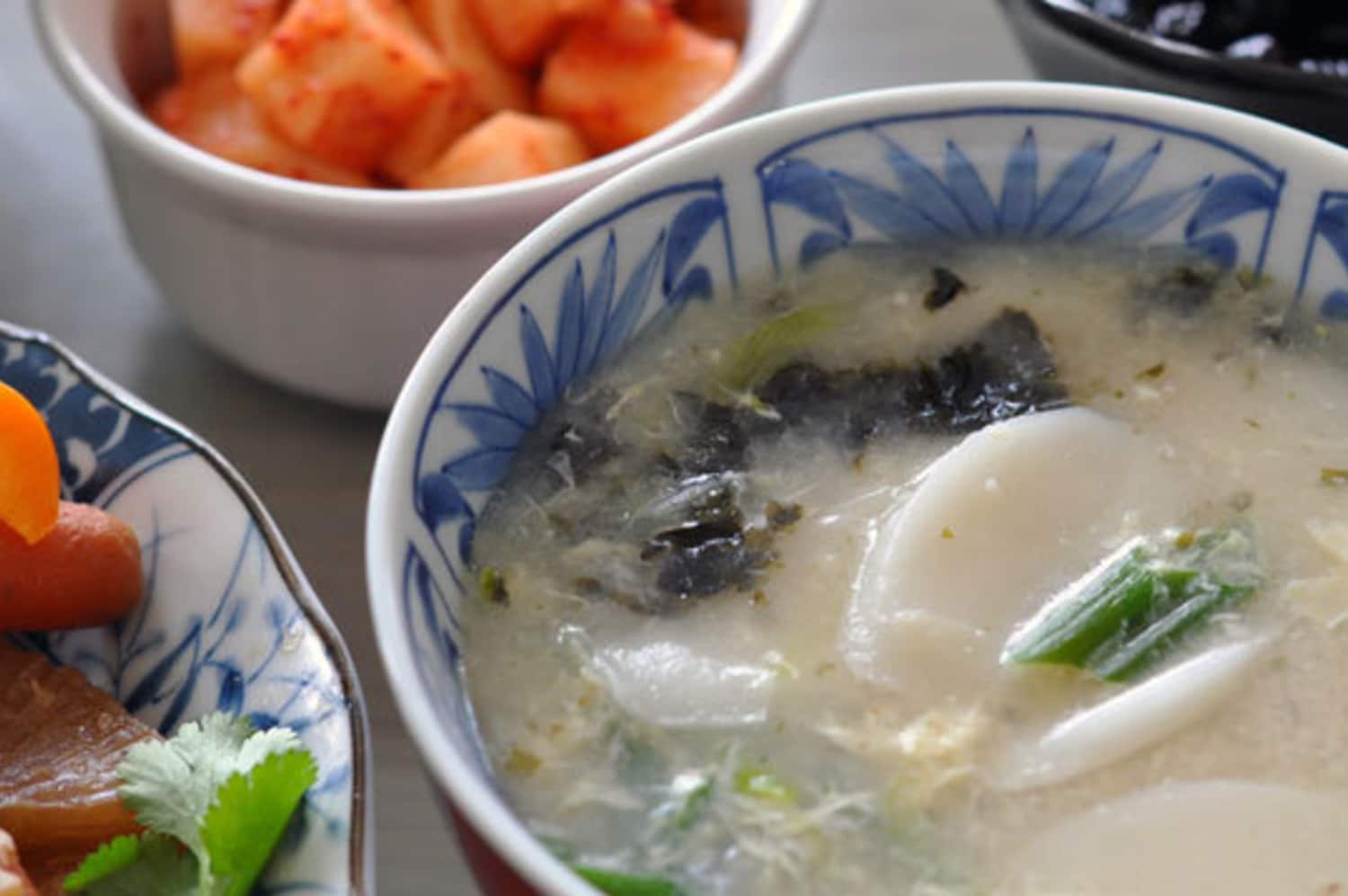 Recipe Vegetarian Dduk Gook (Korean Rice Cake Soup) Kitchn