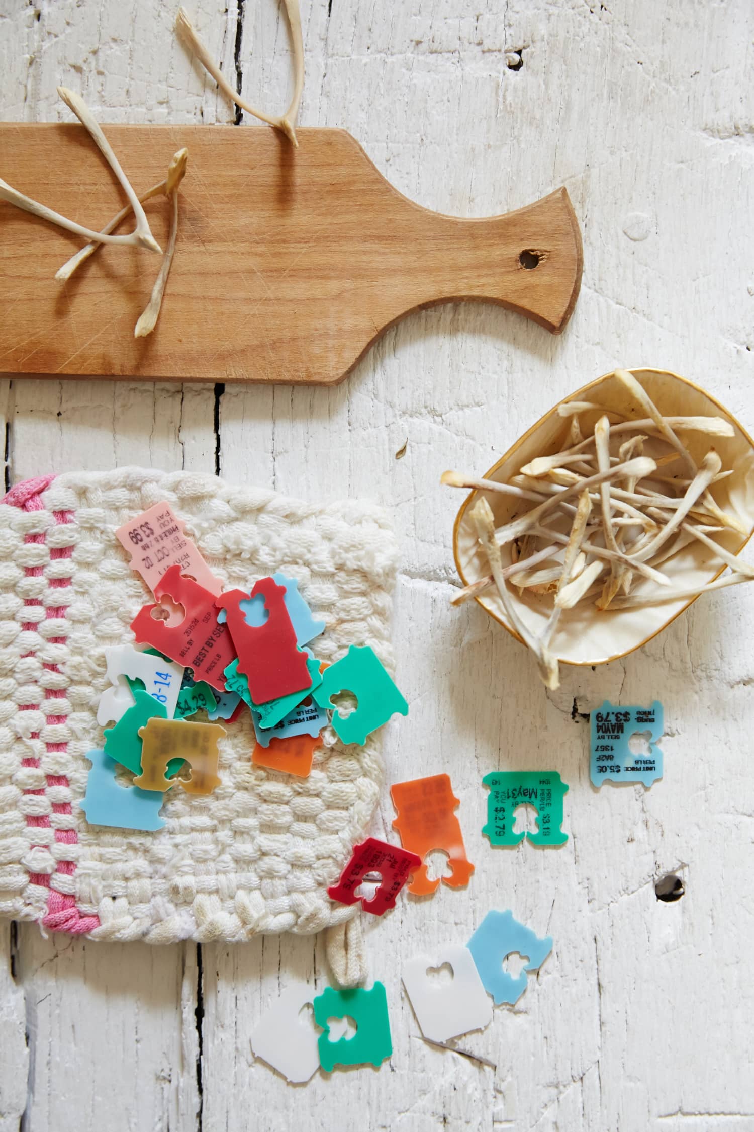 3 Ways Plastic Bread Tags Can Keep Your Kitchen Clean and Organized