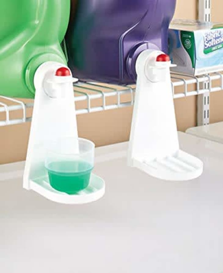 产品形象:清洁杯洗衣液和织物柔顺剂小工具