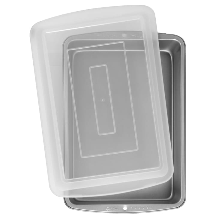 Product Image: Wilton Recipe Right 9 x 13-Inch Oblong Pan with Cover
