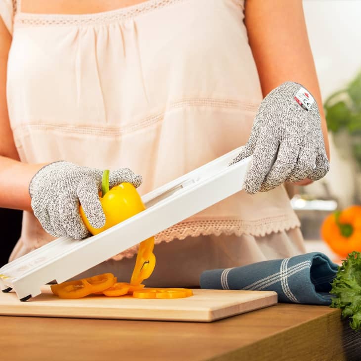 Stainless Steel Blade Vegetable Cutter With Safety Hand Gloves