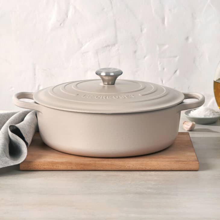 Signature Round Wide Oven at Le Creuset