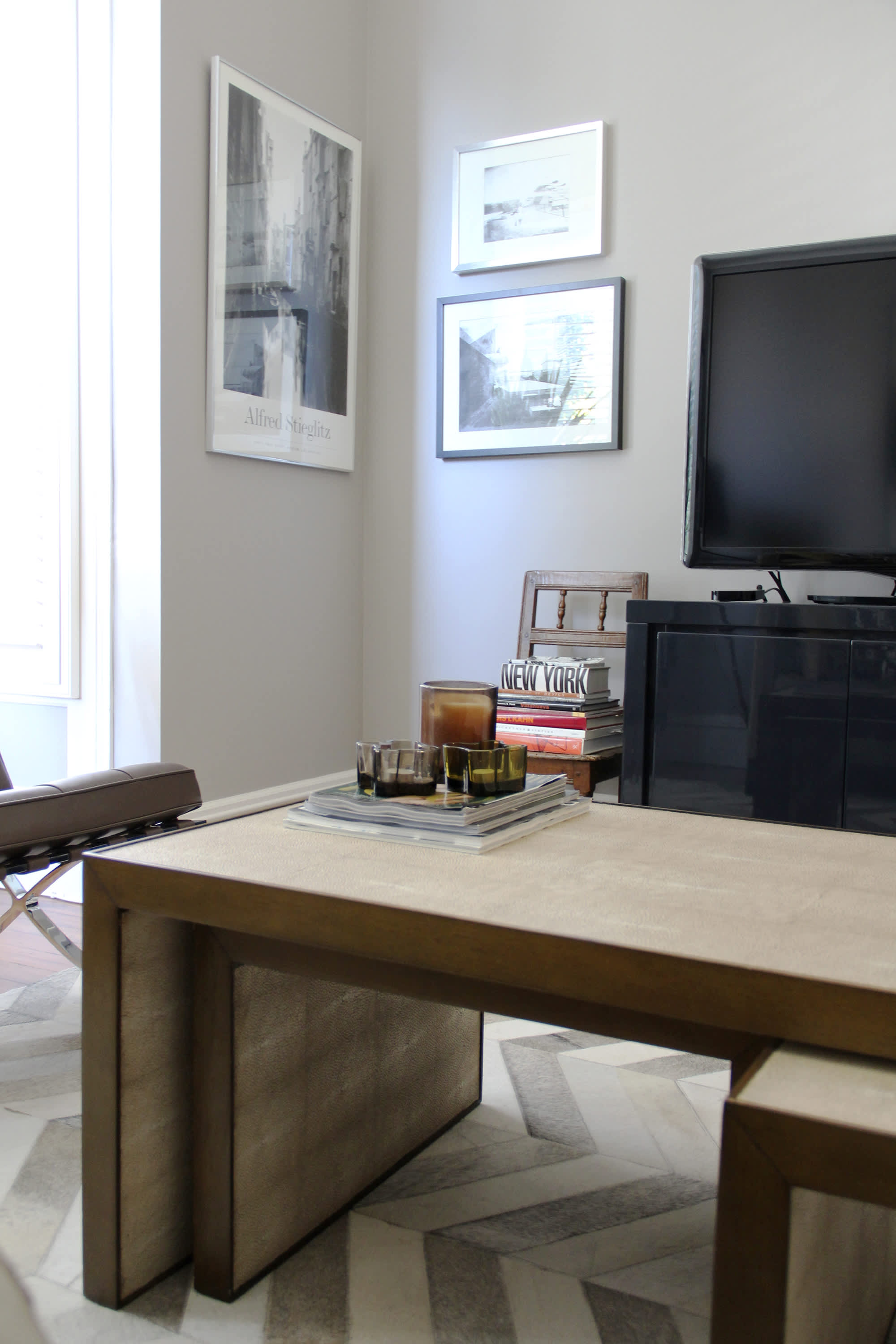 House Tour Jordan Chris Quigley S Designer Flat Apartment Therapy