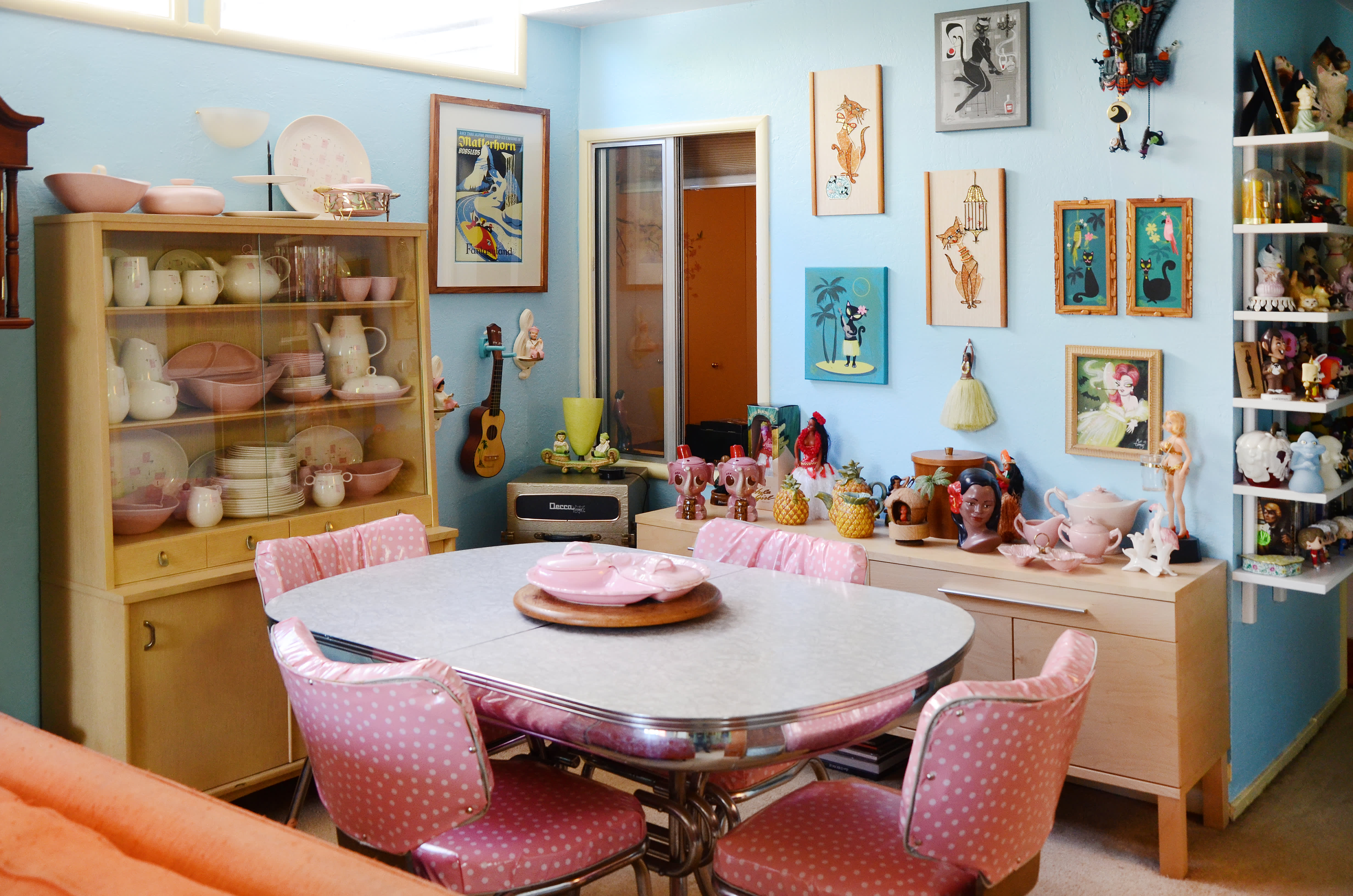 House Tour A Kitschy, Pinkalicious Oakland Apartment Apartment Therapy