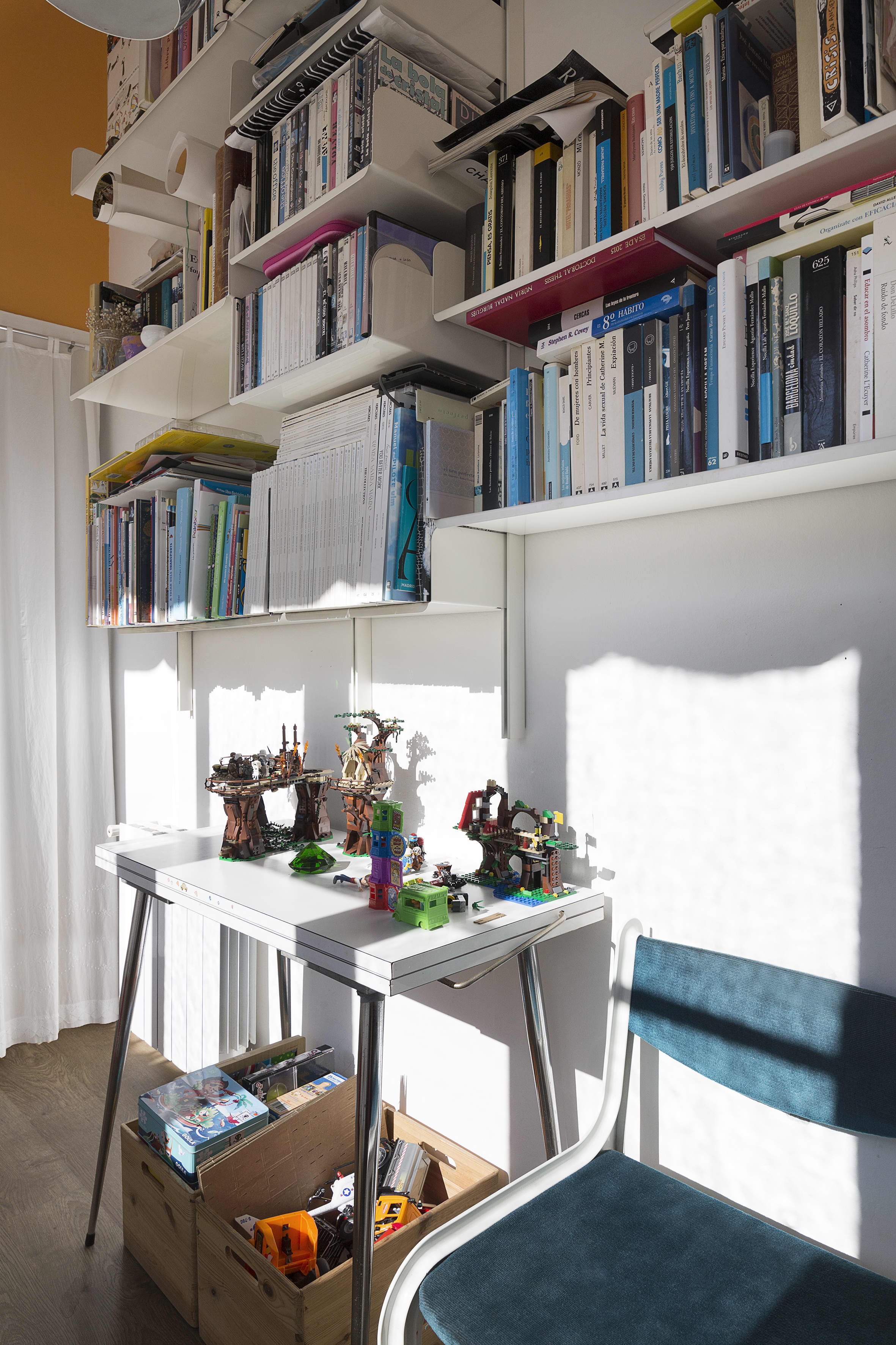 House Tour An Art Gallery Owner S Barcelona Apartment