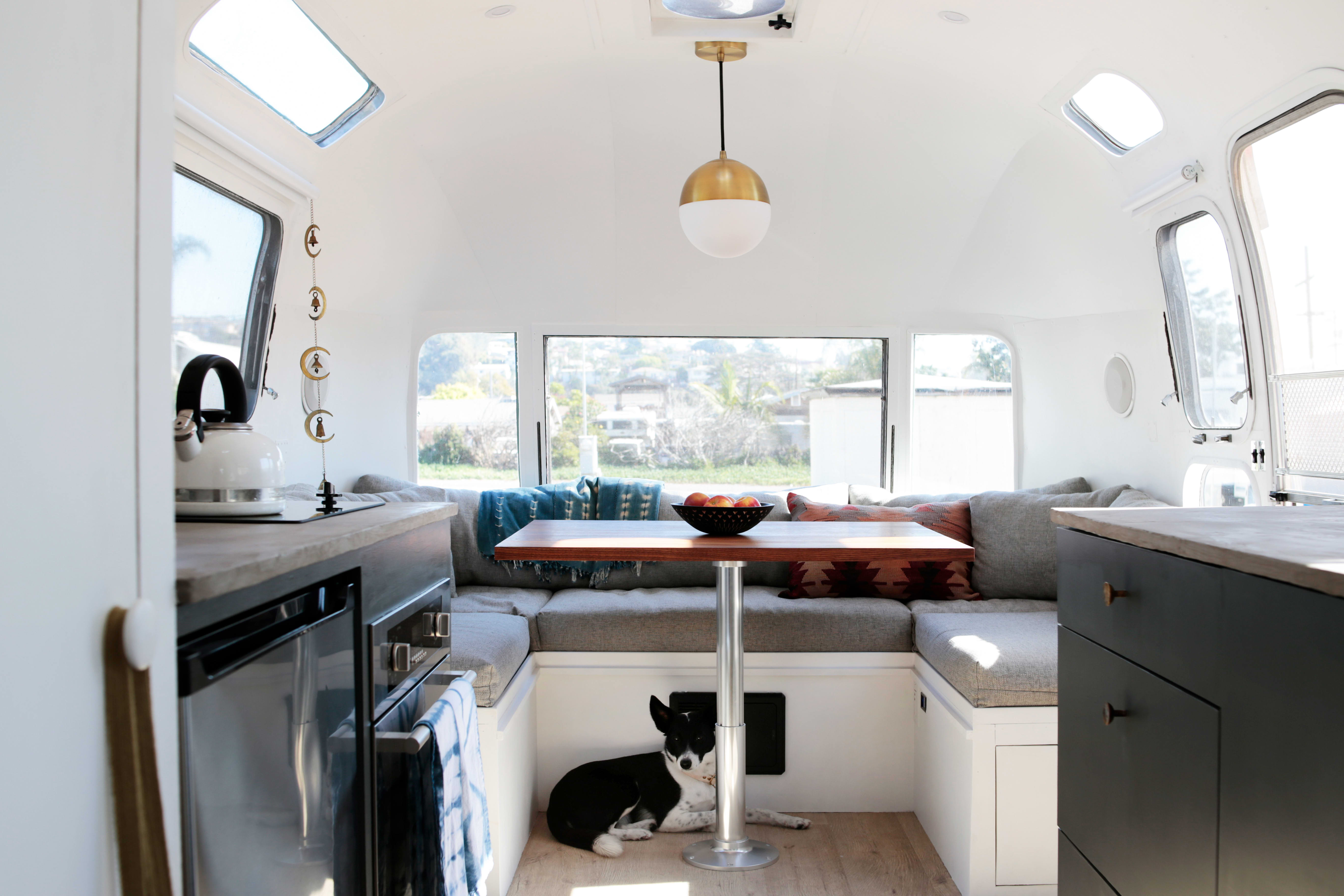 House Tour A Renovated 1972 Airstream Trailer Apartment Therapy