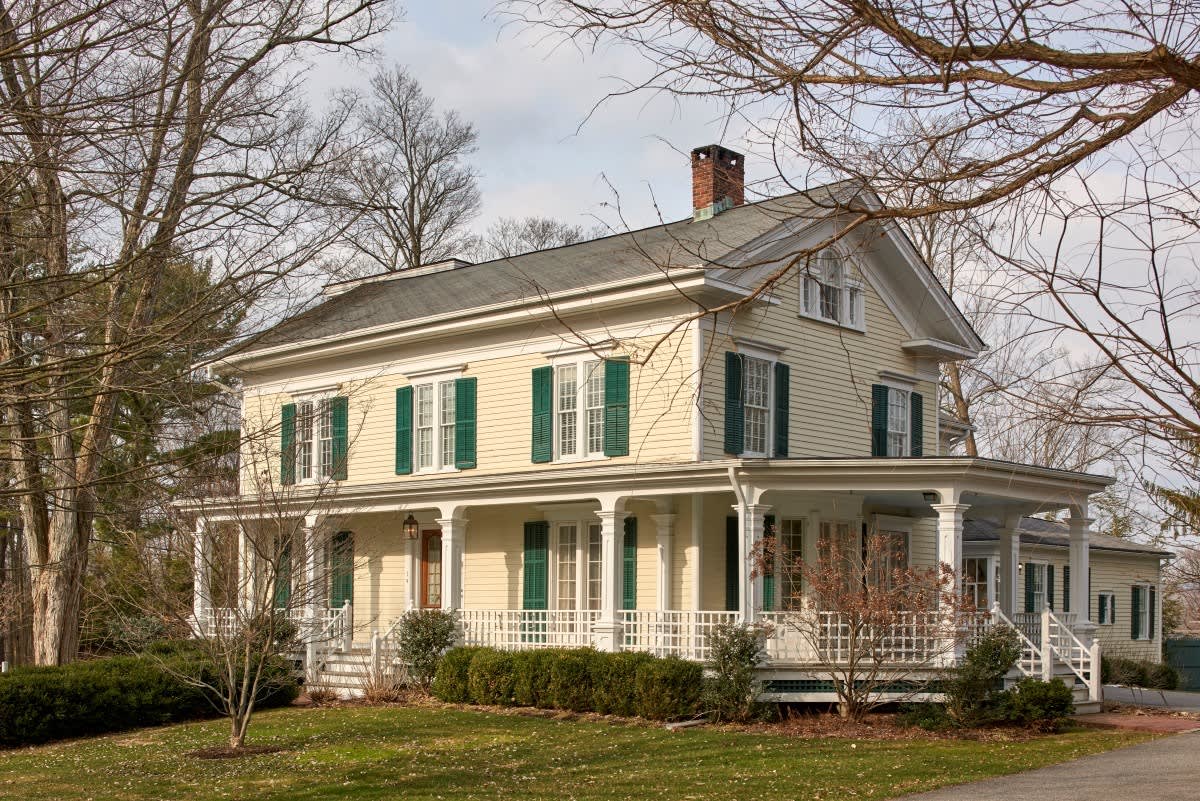 1 Main St, Sharon, CT Apartment Therapy