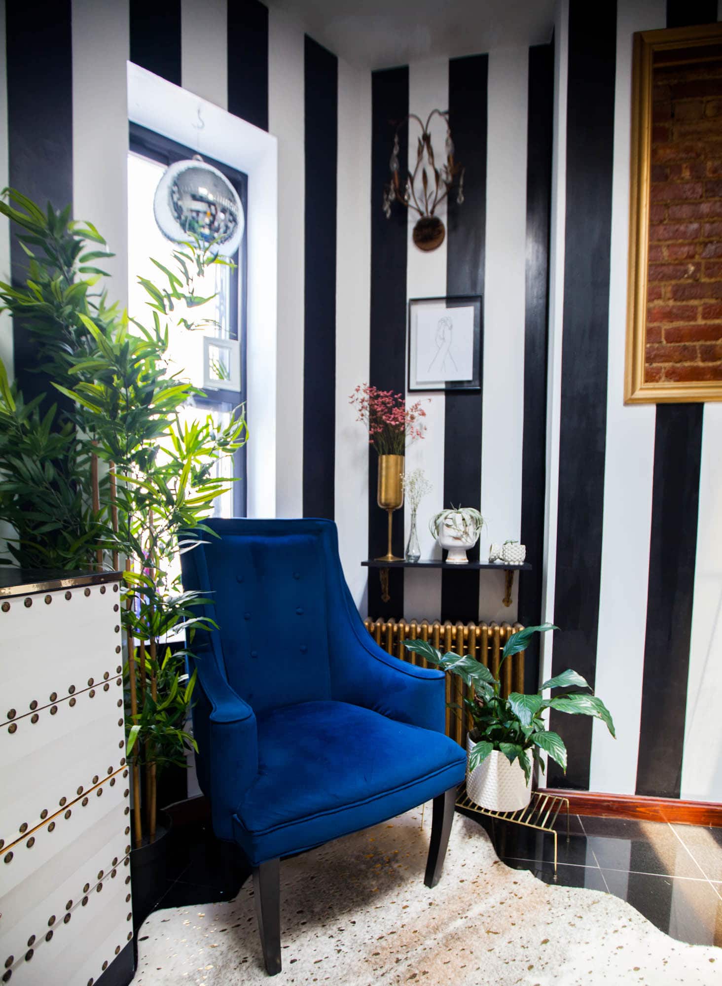 New York Home Tour A Bold Hell's Kitchen Apartment Apartment Therapy