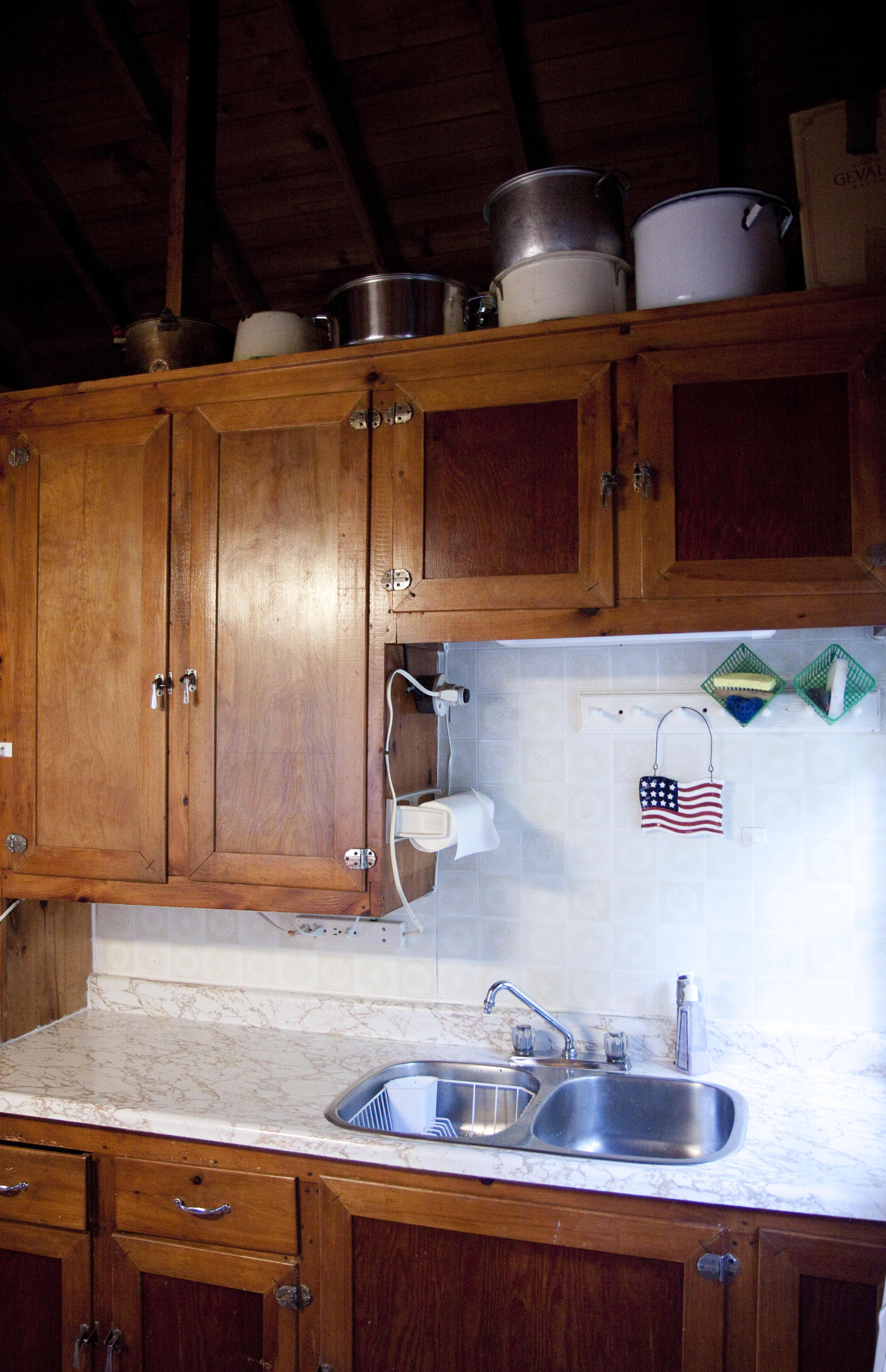 My Family S Lakeside Canadian Cottage Kitchen Kitchn My Family 8217 S Lakeside Canadian Cottage Kitchen Gallery