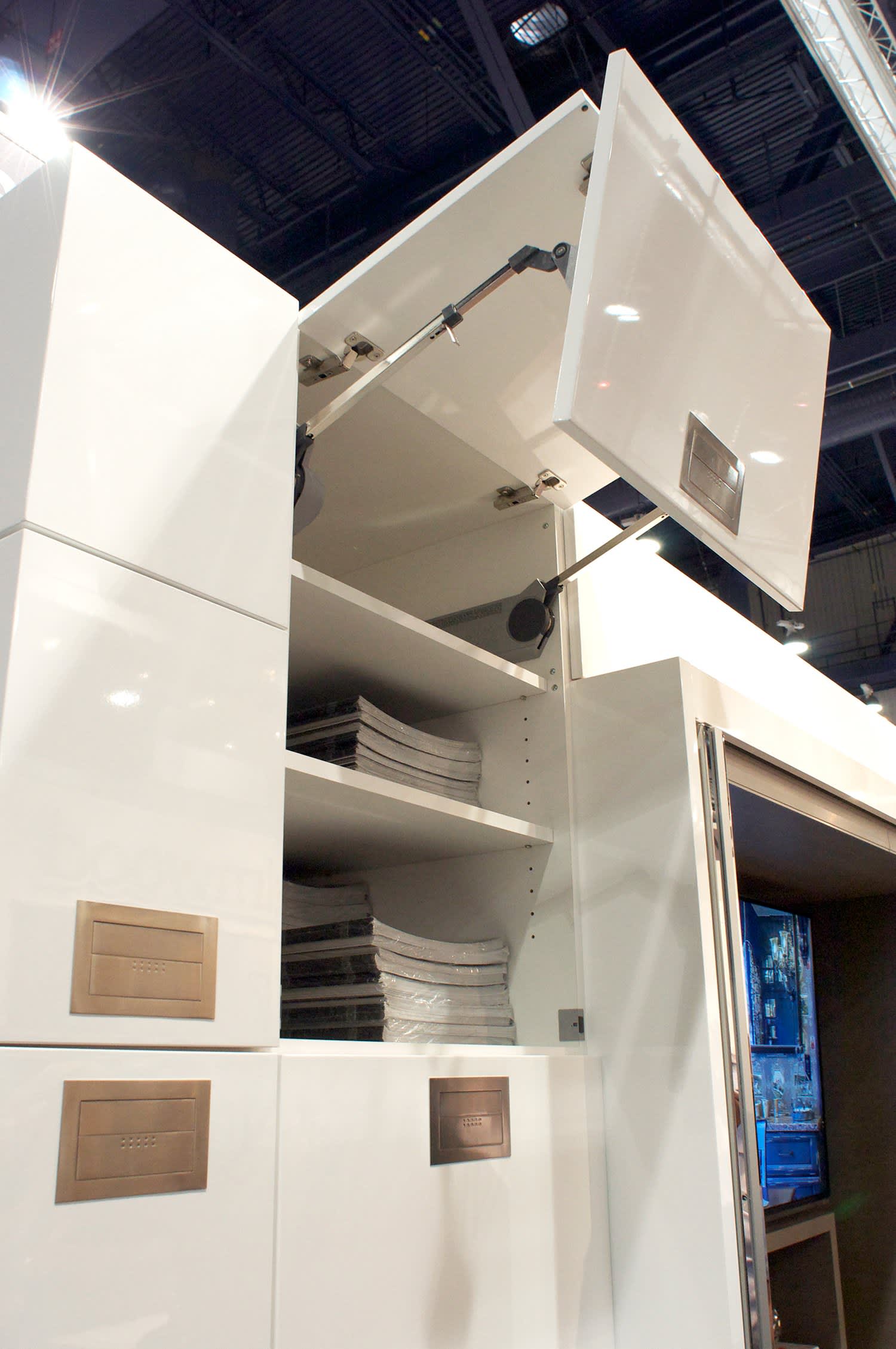 Kbis Trend Report Lift System Cabinet Doors From Blum Bauformat