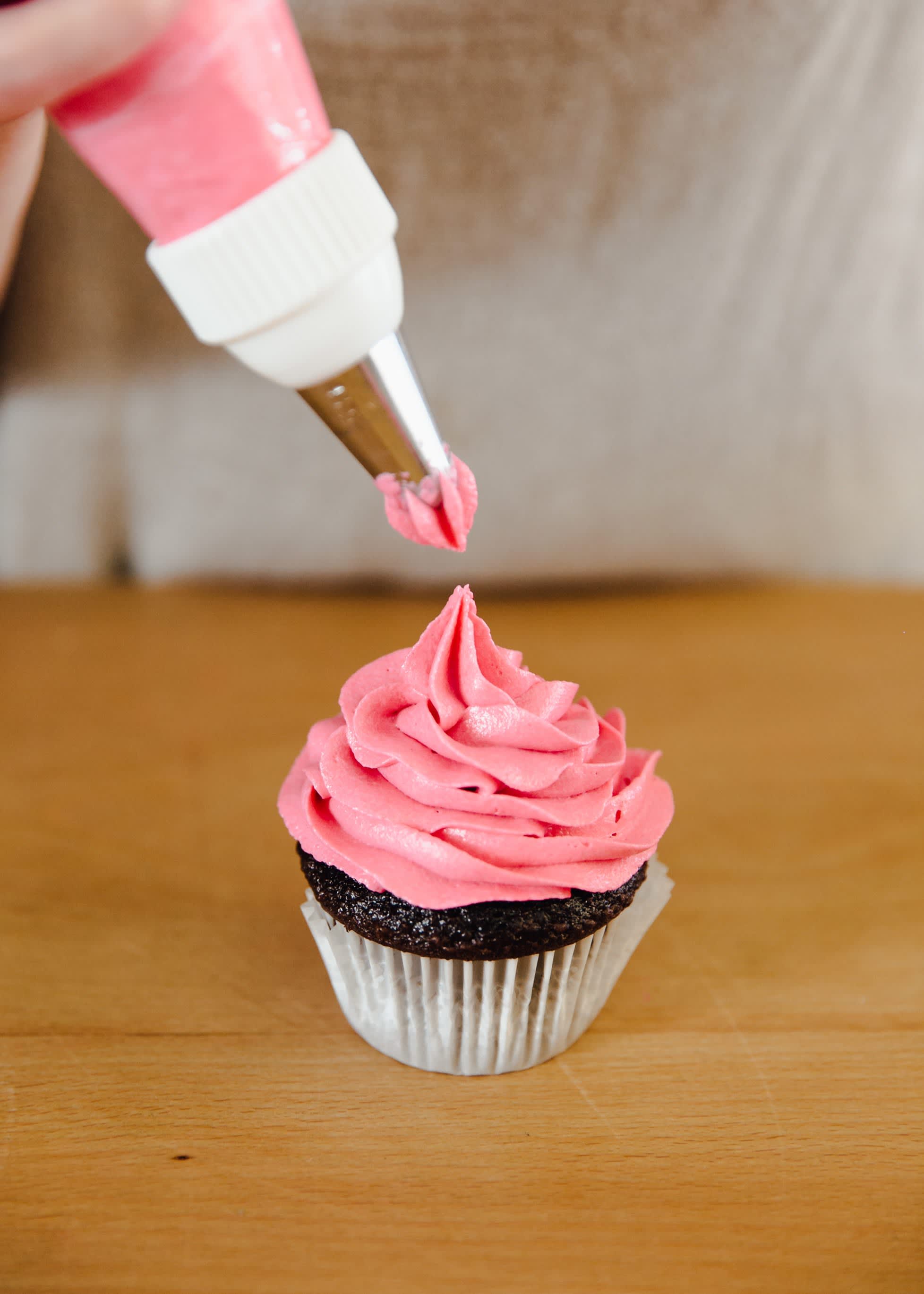 How To Frost A Cupcake 5 Easy Ways