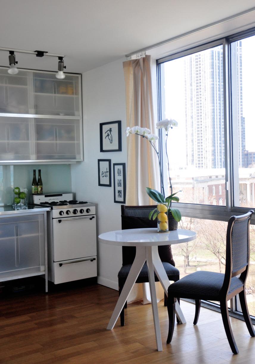 Small Space Style: 10 Charming & Compact Chicago Homes | Apartment Therapy