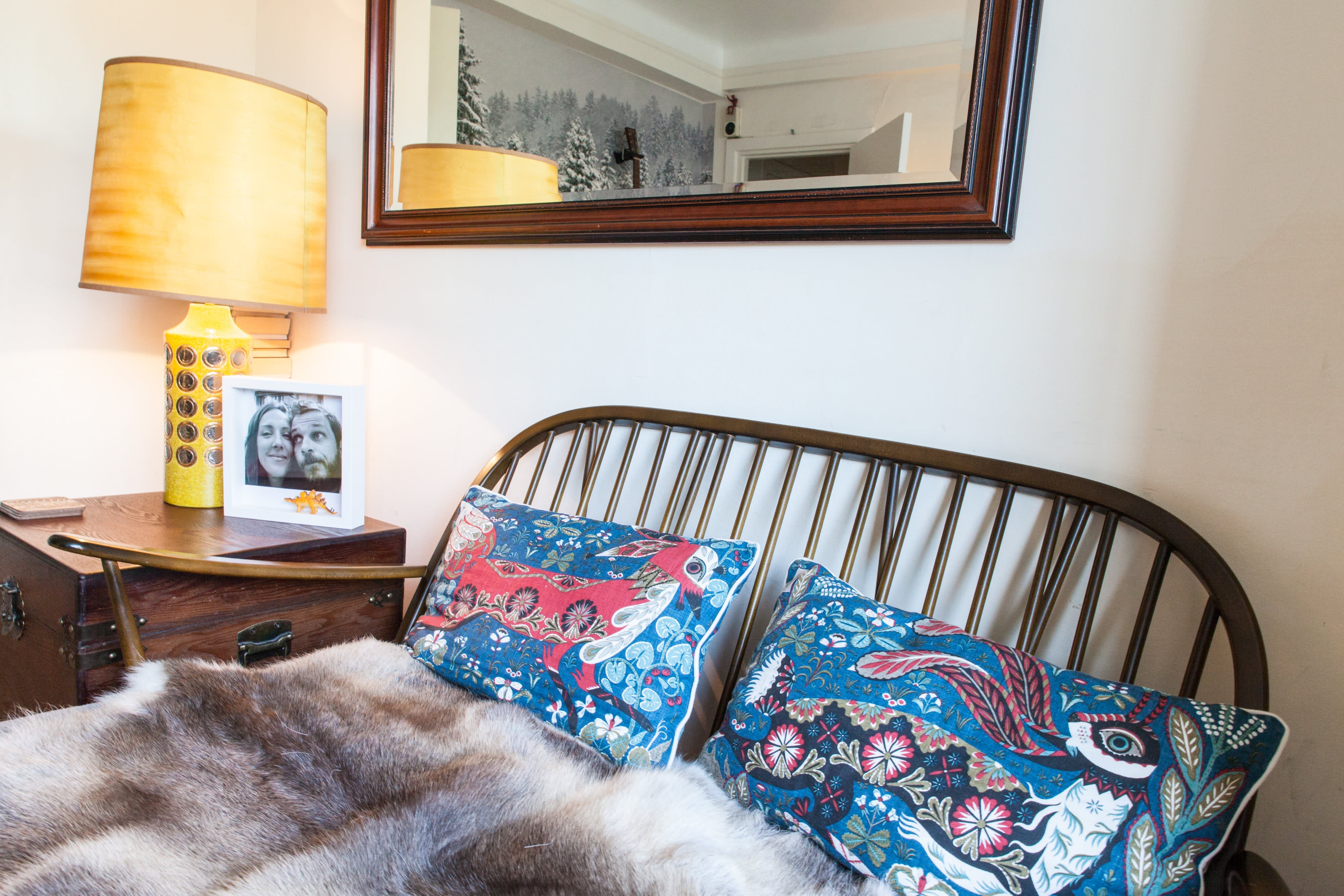 House Tour A 270 Square Foot London Studio Apartment Apartment Therapy