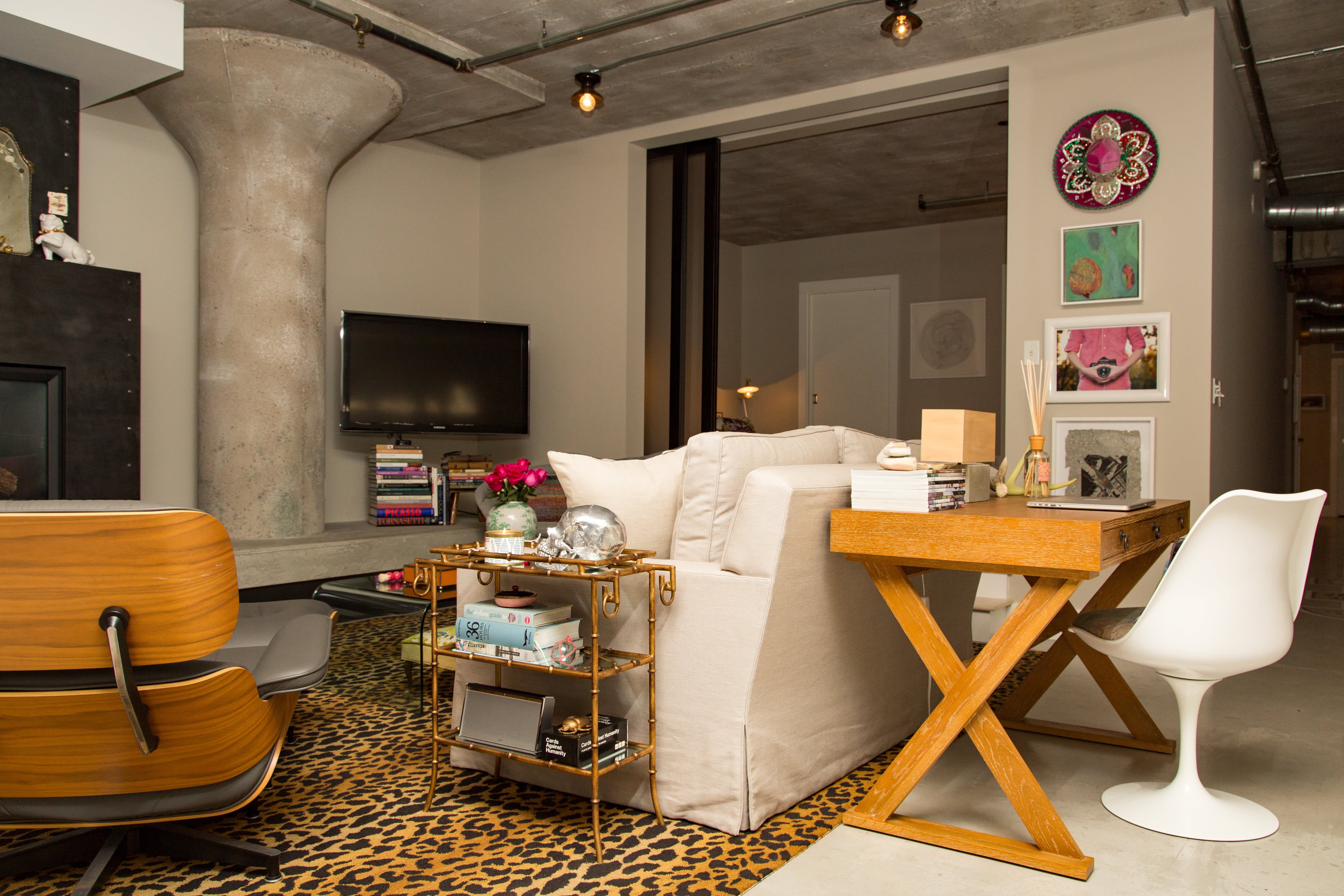 House Tour A Bold Downtown Minneapolis Warehouse Loft Apartment Therapy